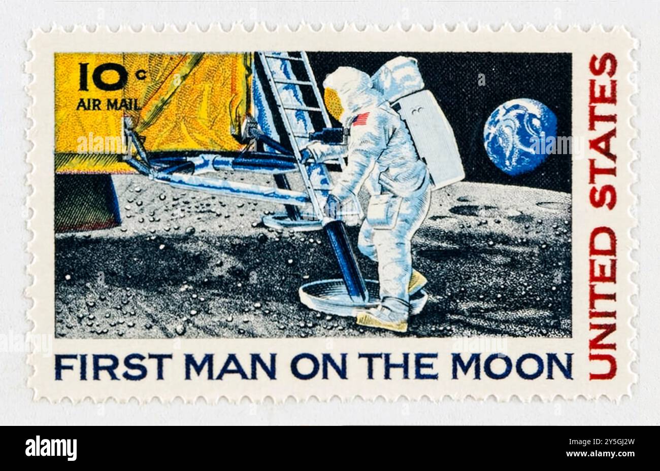 Timbre américain de 10 cents émis le 9 septembre 1969 pour commémorer la mission Apollo 11. Le timbre montre Neil Armstrong marchant sur la surface lunaire et a été conçu par Paul Calle (1928-2010). Banque D'Images