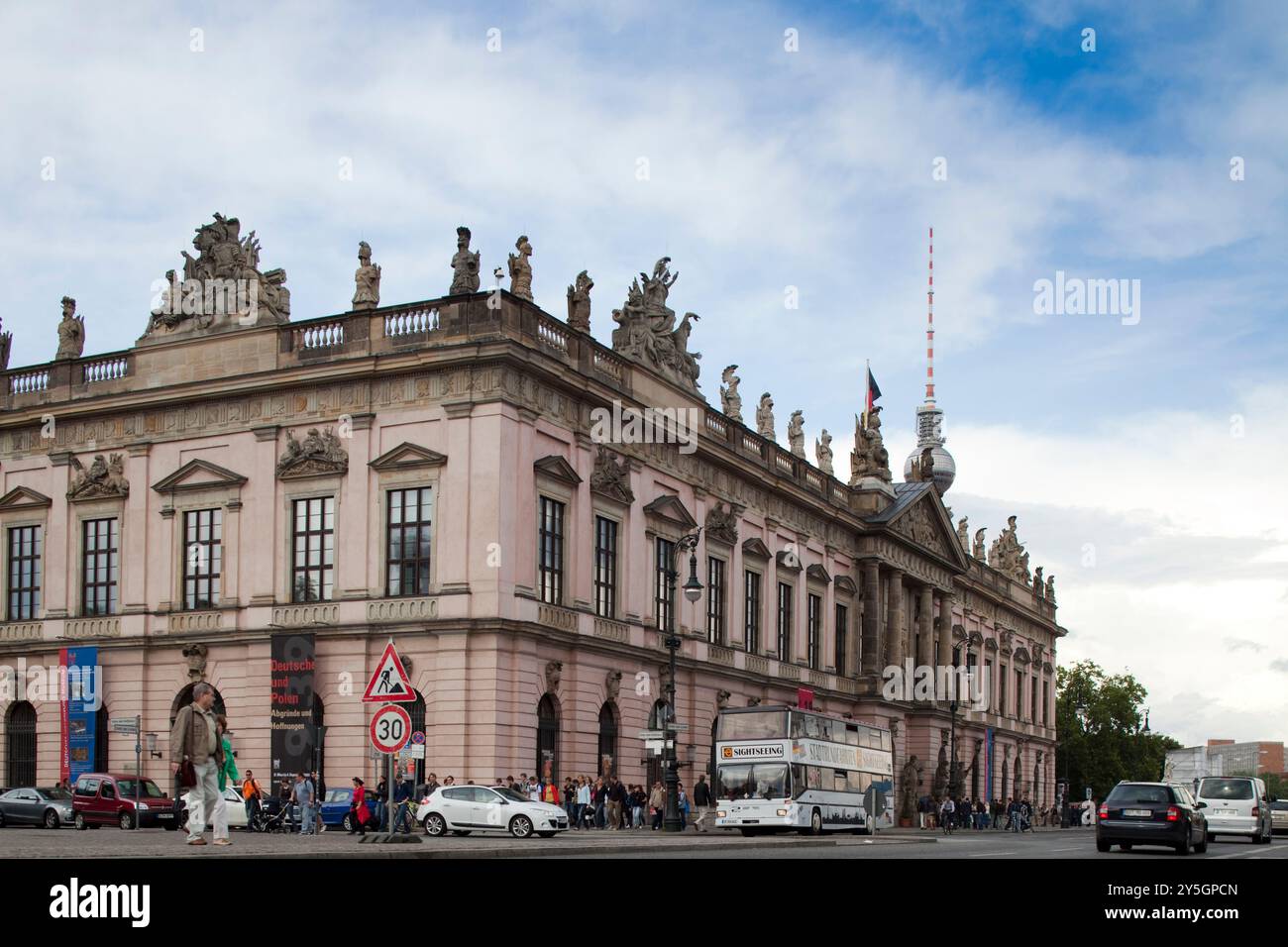 Berlin, Allemagne, 24 juillet 2009, les visiteurs explorent le Musée d'histoire allemande sur Unter den Linden, en découvrant le passé de l'Allemagne et en profitant de l'histoire Banque D'Images