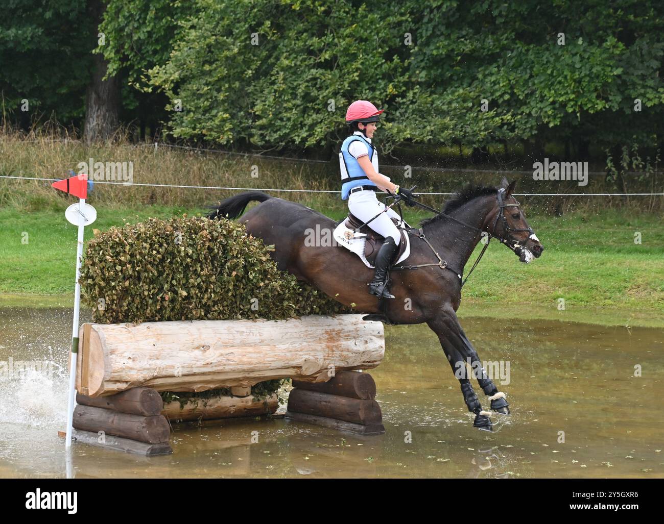 Charlotte Agnew on Cooley Carnival Lady, phase cross country de la compétition CCI4* -l, Blenheim Palace International Horse Trials 2024, Blenheim Pal Banque D'Images