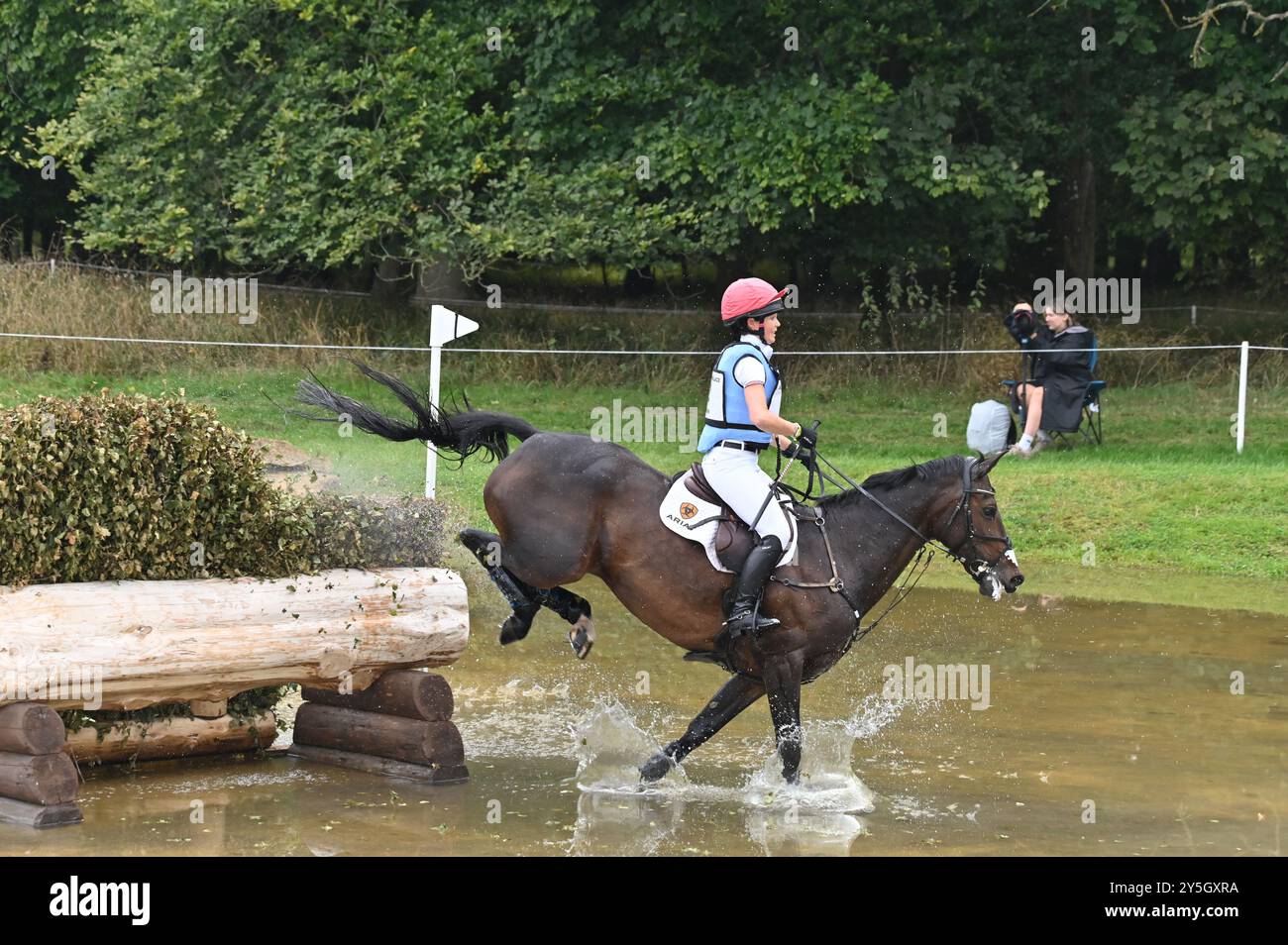 Charlotte Agnew on Cooly Carnival Lady, phase cross-country de la compétition CCI4* -l, Blenheim Palace International Horse Trials 2024, Blenheim Pala Banque D'Images