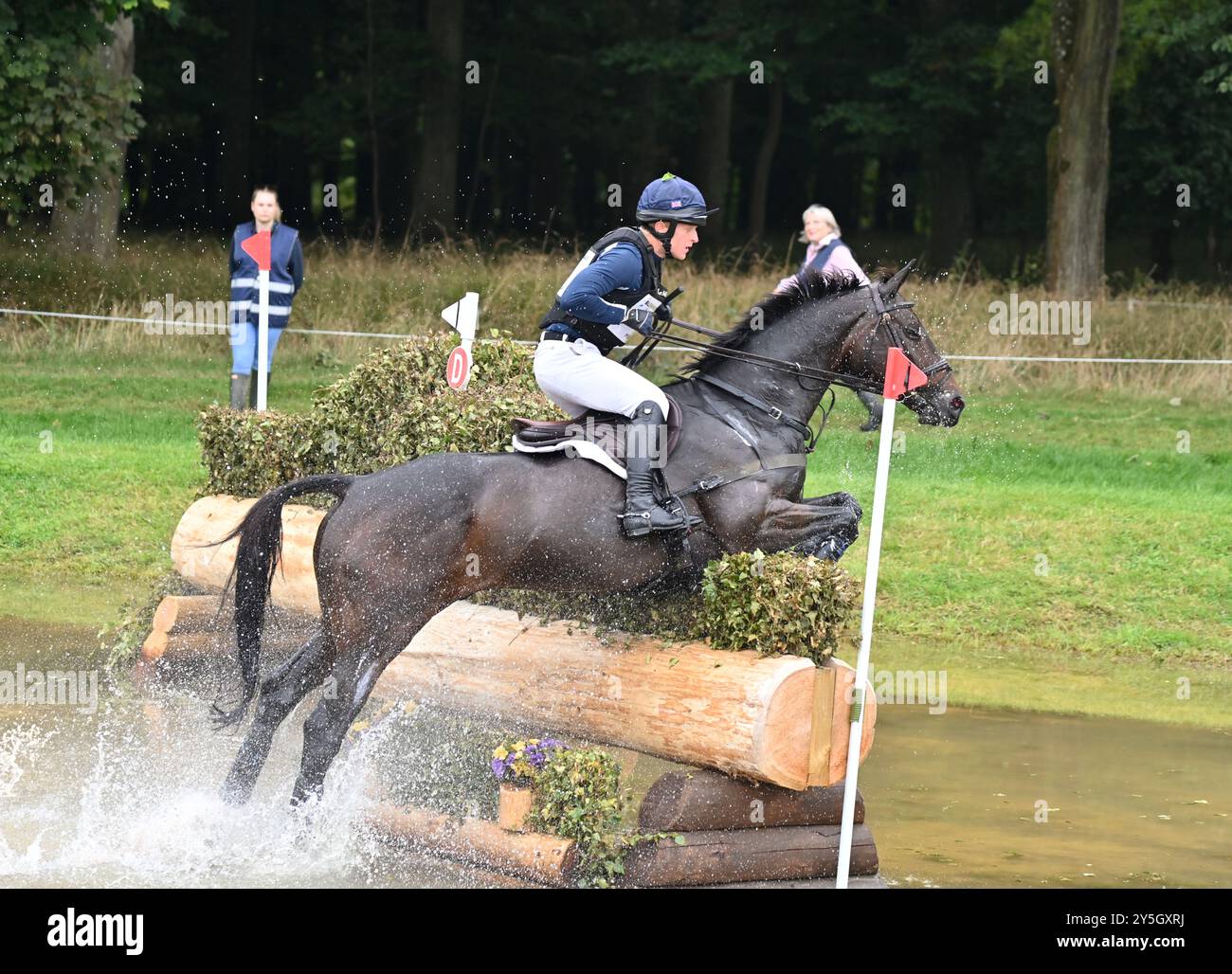 Aaron Millar sur Count Onyx, phase cross-country de la compétition CCI4* -l, Blenheim Palace International Horse Trials 2024, Blenheim Palace, Woodstoc Banque D'Images