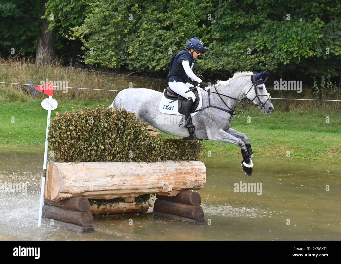 Laura Collett sur Hester, phase cross-country de la compétition CCI4* -l, Blenheim Palace International Horse Trials 2024, Blenheim Palace, Woodstock, Banque D'Images