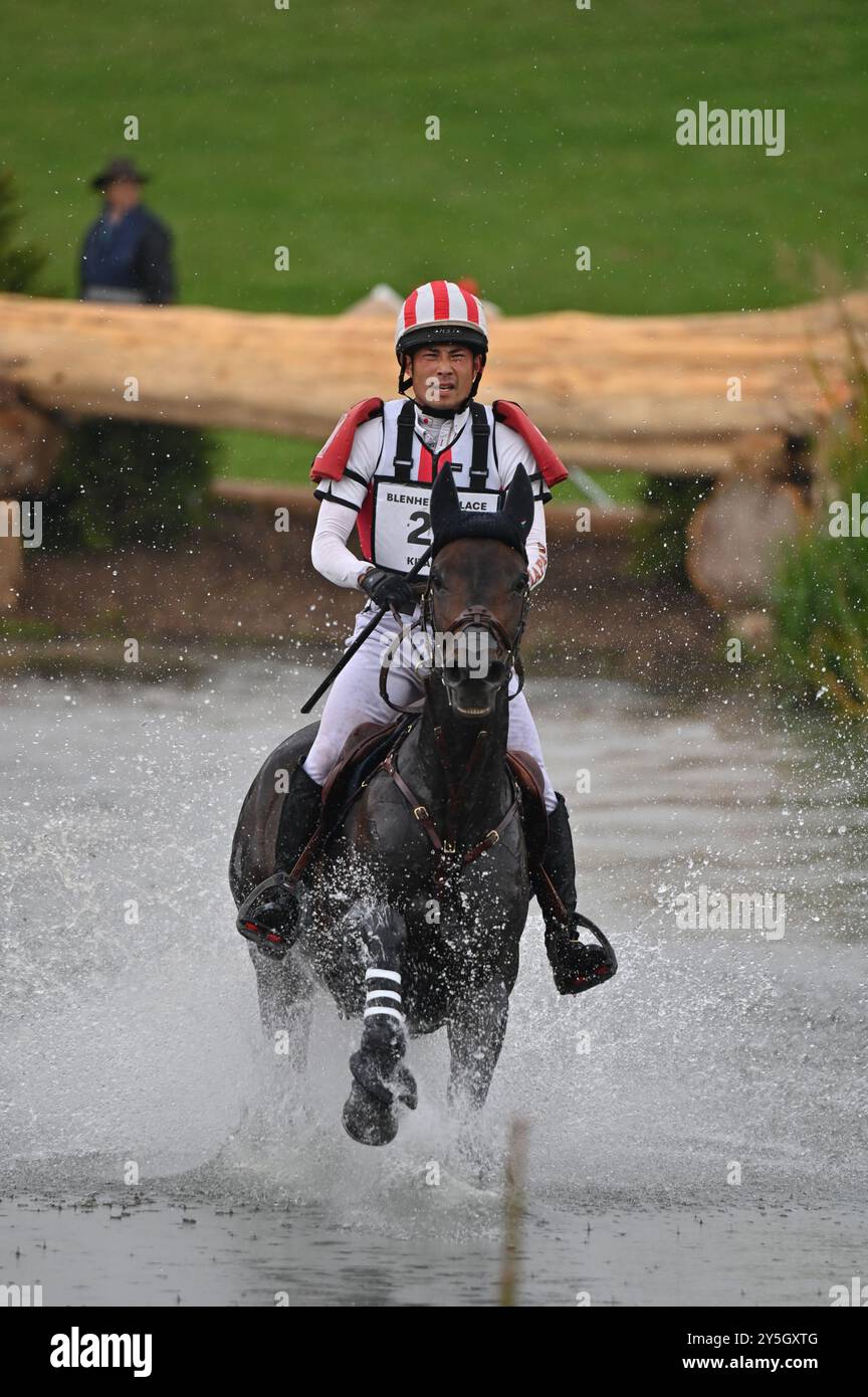 Ryuzo Kitajima sur Be My Daisy, phase cross-country de la compétition CCI4* -l, Blenheim Palace International Horse Trials 2024, Blenheim Palace, Woods Banque D'Images