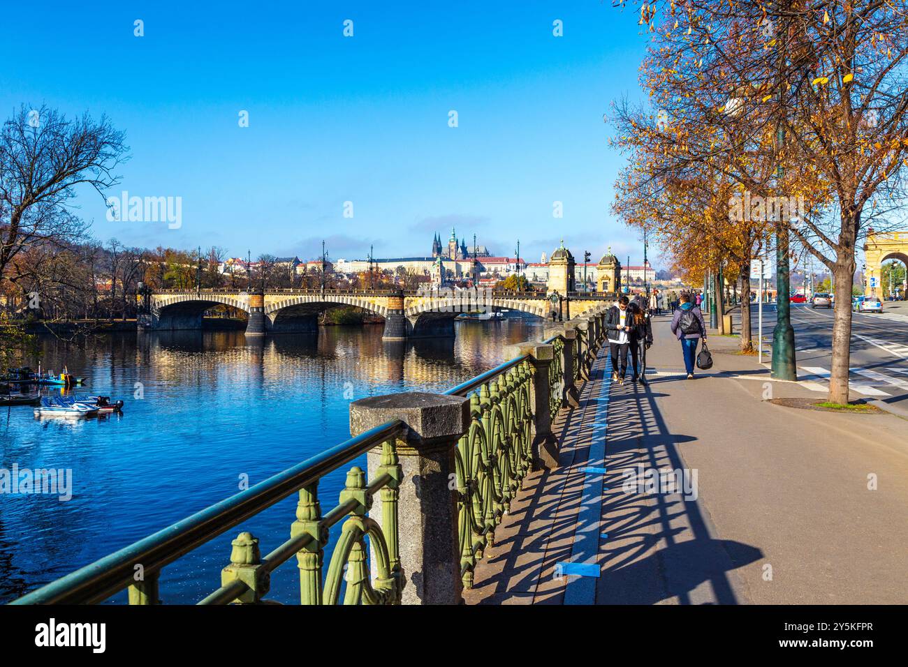 Pont de la Légion (Most Legii) et promenade de bord de rivière Masarykovo Nabrezi, Prague, République tchèque Banque D'Images Pont de la Légion (Most Legii) et promenade de bord de rivière Masarykovo Nabrezi, Prague, République tchèque Banque D'Images