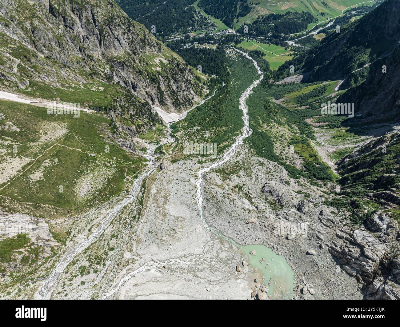 Vue aérienne, ruisseaux glaciaires, sentier de randonnée de la Fouly à cabane de Neuve, vallée du Val Ferret, Valais, Wallis, Suisse Banque D'Images