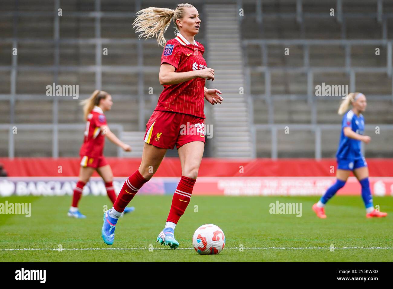 St Helens, Royaume-Uni. Dimanche 22 septembre 2024, Barclays Women’s Super League : Liverpool vs Leicester City au St Helens Stadium. Gemma Bonner pendant le joueur. Crédit James Giblin/Alamy Live News. Banque D'Images