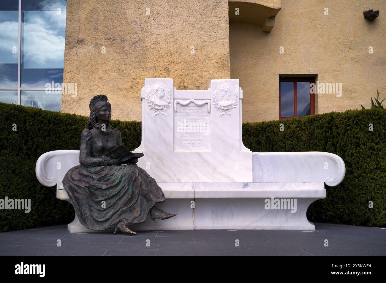 Banc avec figurine en bronze Sissi, terrasse Sissi, Château de Trauttmansdorff, Merano, Merano, Tyrol du Sud, Province autonome de Bolzano, Italie, Europe Banque D'Images