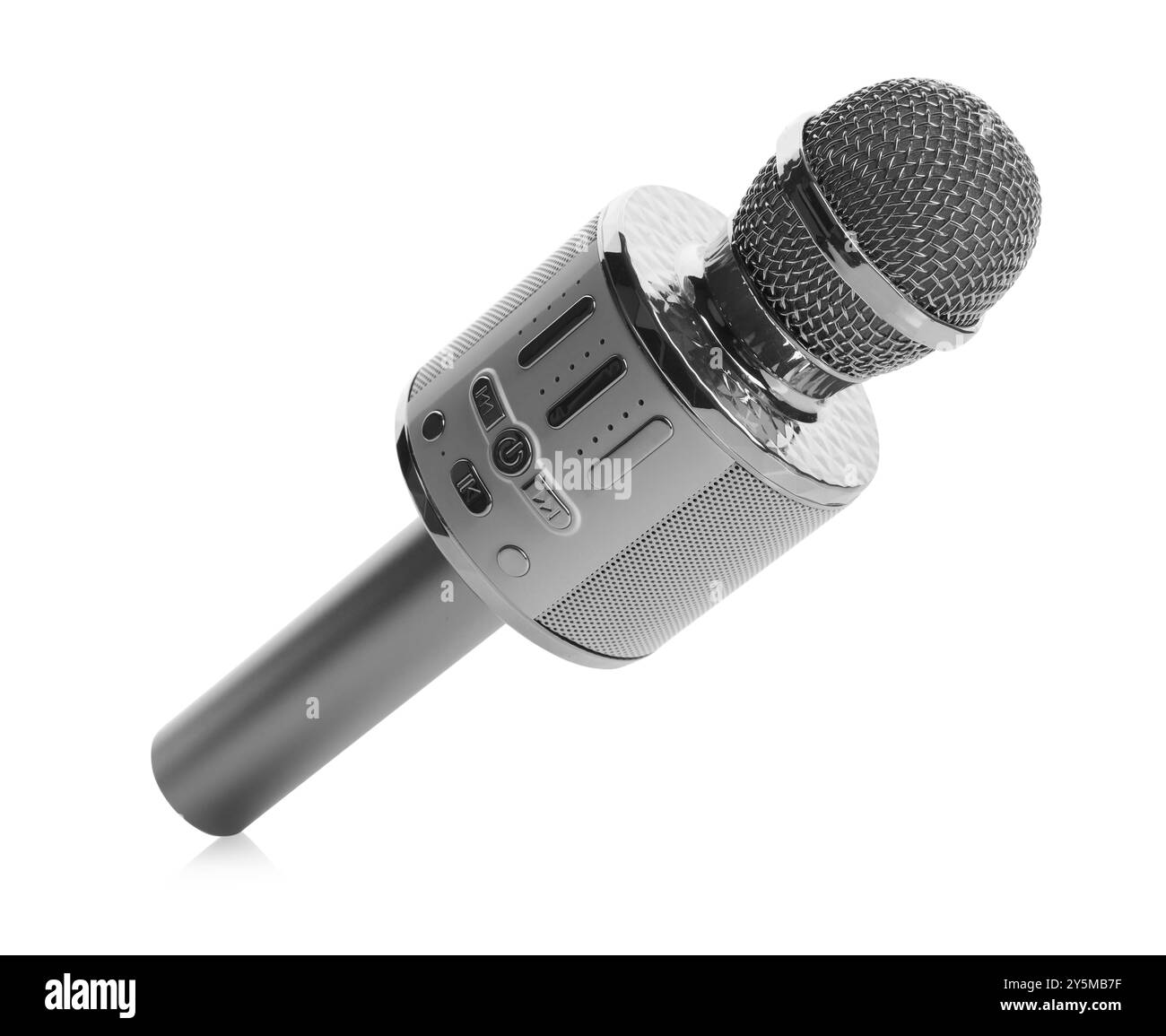 Un microphone karaoké argenté isolé sur blanc Banque D'Images Un microphone karaoké argenté isolé sur blanc Banque D'Images