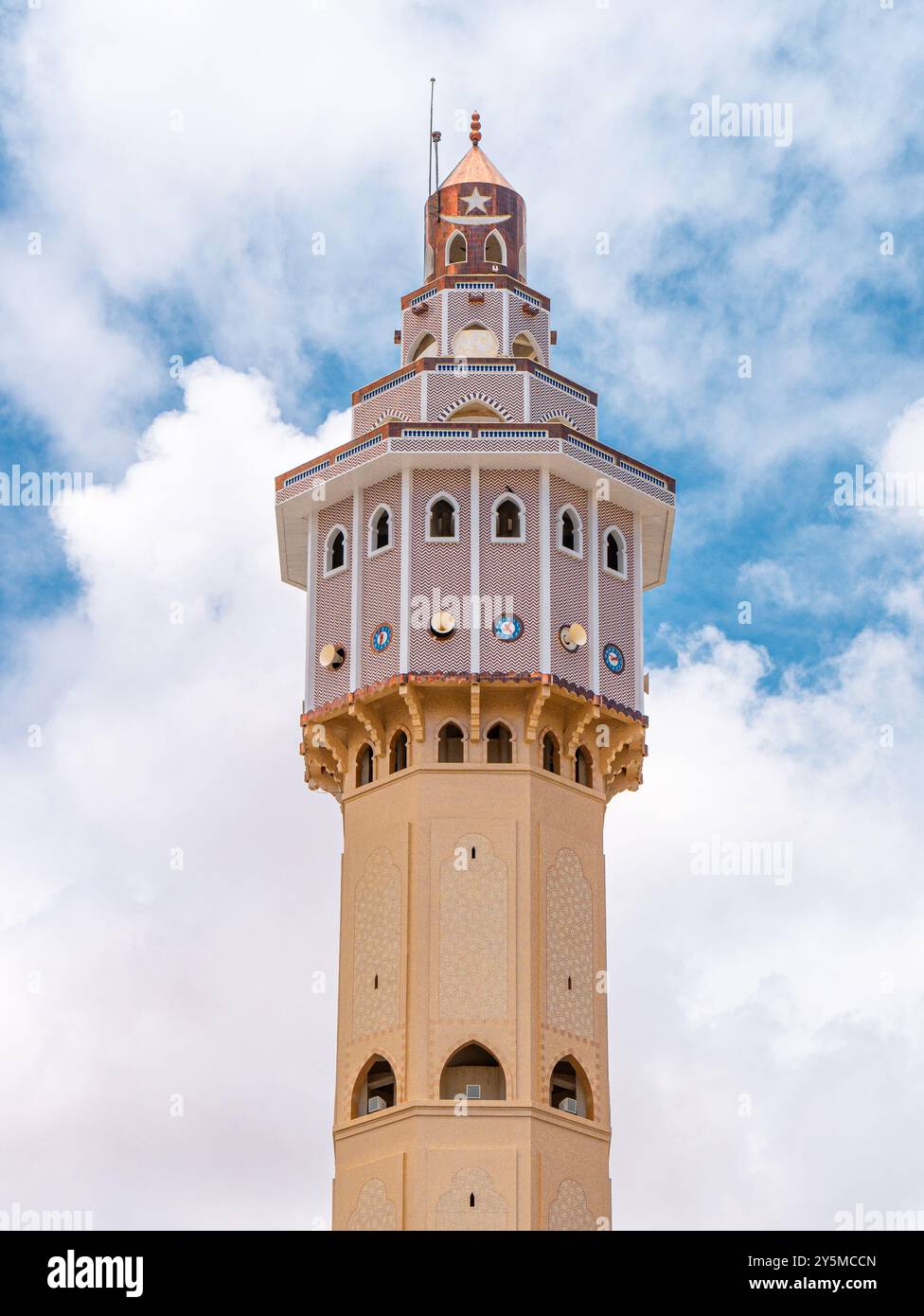 Minaret principal sur la Grande Mosquée de Touba, Sénégal - gros plan Banque D'Images