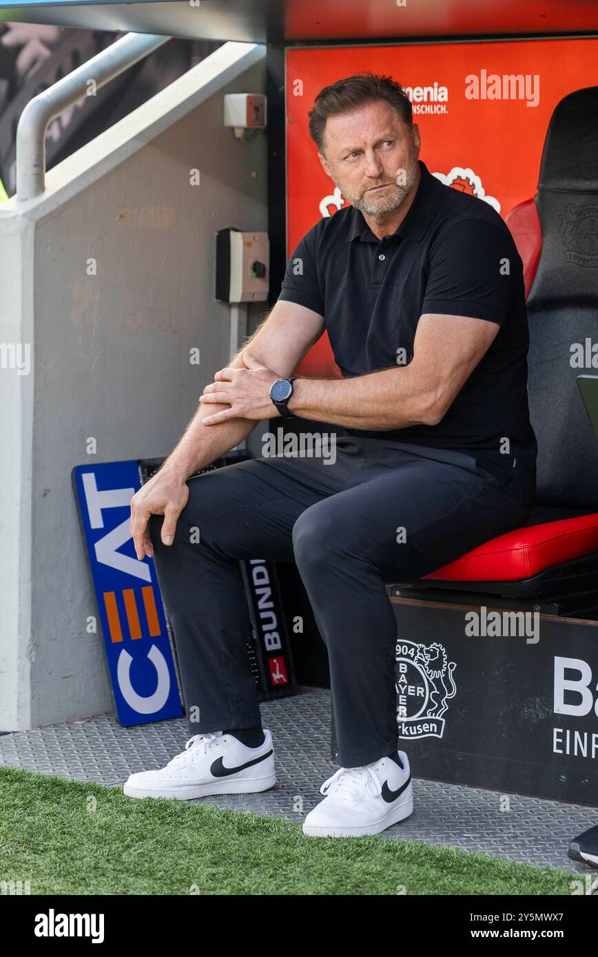 Leverkusen, Deutschland. 22 septembre 2024. Ralph Hasenhuettl (VfL Wolfsburg, entraîneur-chef) sur le banc de l'entraîneur. Leverkusen, football 1.Bundesliga/4. Journée, journée 4, Bayer 04 Leverkusen - VfL Wolfsburg, 22 septembre 2024, BayArena, Leverkusen. #La réglementation DFL interdit toute utilisation de photographies comme séquences d'images et/ou quasi-vidéo # crédit : dpa/Alamy Live News Banque D'Images