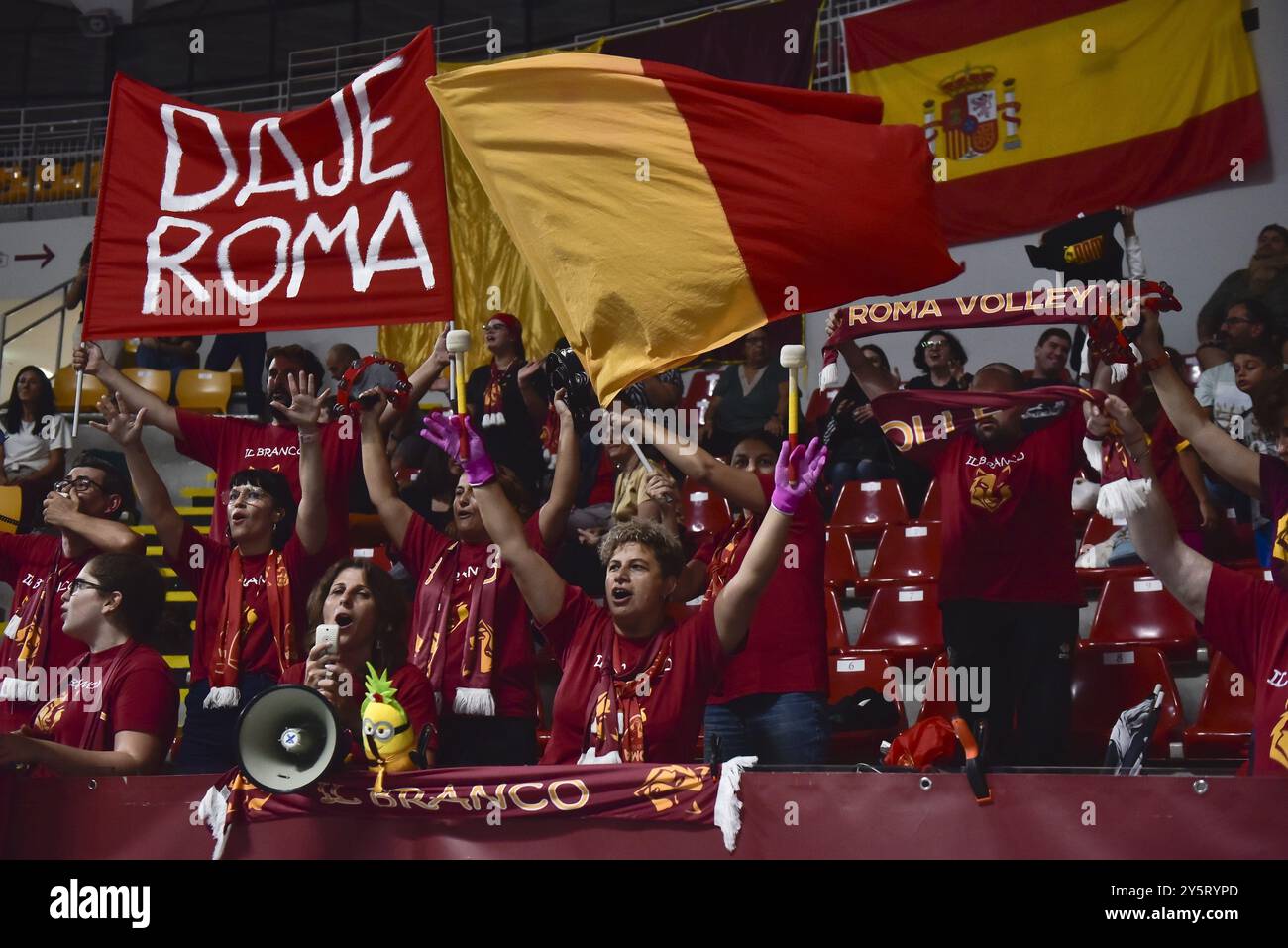 Supporters de roma volley lors de la CEV Volleyball Challenge Cup 2025 femmes â Zonal Prequalification Round WEVZA CUP â finales 1ère et 2ème place - entre Roma volley et CD Heidelberg Wolkswagen au Palazzetto dello Sport le 22 septembre 2024 à Rome, Italie. Banque D'Images