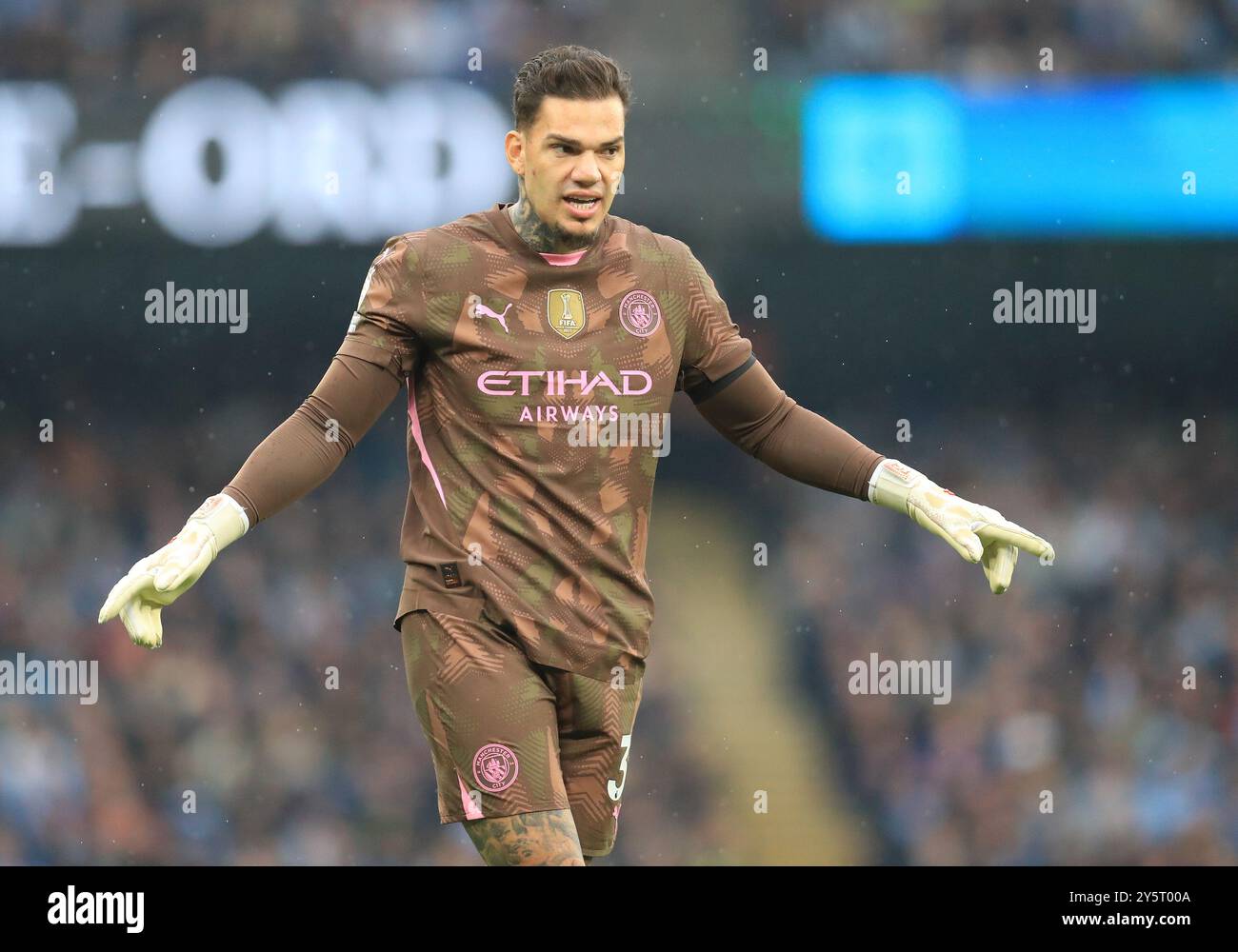 Stade Etihad, Manchester, Royaume-Uni. 22 septembre 2024. Premier League Football, Manchester City contre Arsenal ; gardien de but de Manchester City Ederson Credit : action plus Sports/Alamy Live News Banque D'Images