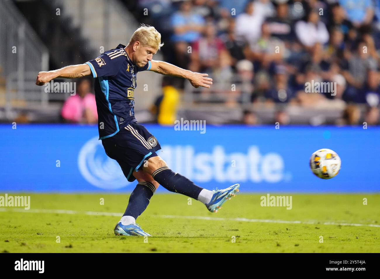 22 septembre 2024 : Jakob Glesnes (5 ans), défenseur de l'Union de Philadelphie, frappe le ballon lors de la deuxième moitié d'un match de la MLS contre D. C. United au Subaru Park à Chester, Pennsylvanie. Kyle Rodden/CSM Banque D'Images