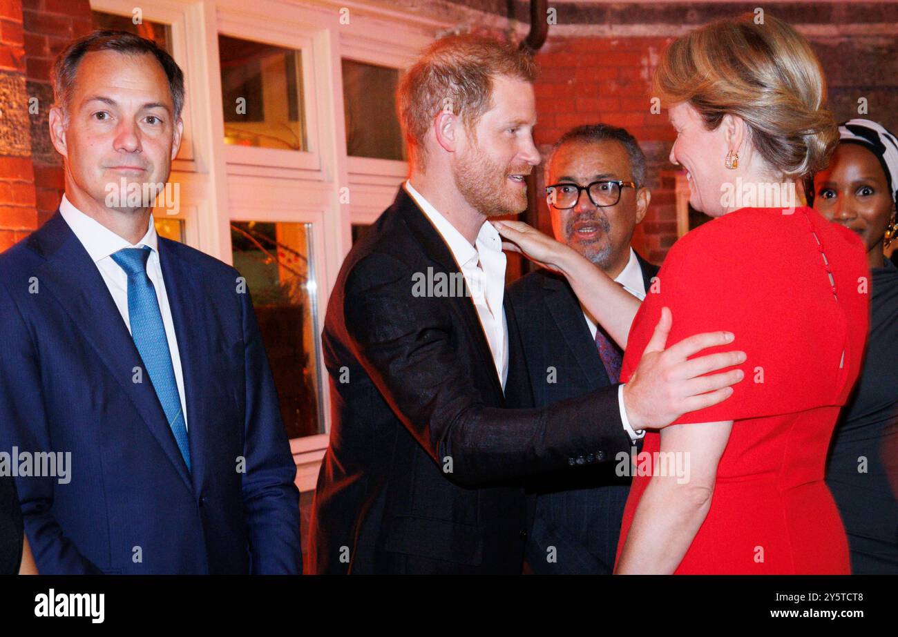 New York, États-Unis. 23 septembre 2024. Le premier ministre sortant Alexander de Croo, le prince Harry, duc de Sussex, le directeur général de l'OMS, Dr Tedros Adhanom Ghebreyesus, et la reine Mathilde de Belgique photographiés lors d'un dîner de haut niveau sur "la violence contre les enfants et son impact sur la santé mentale" organisé par L'OMS à New York, États-Unis d'Amérique, dimanche 22 septembre 2024. BELGA PHOTO BENOIT DOPPAGNE crédit : Belga News Agency/Alamy Live News Banque D'Images