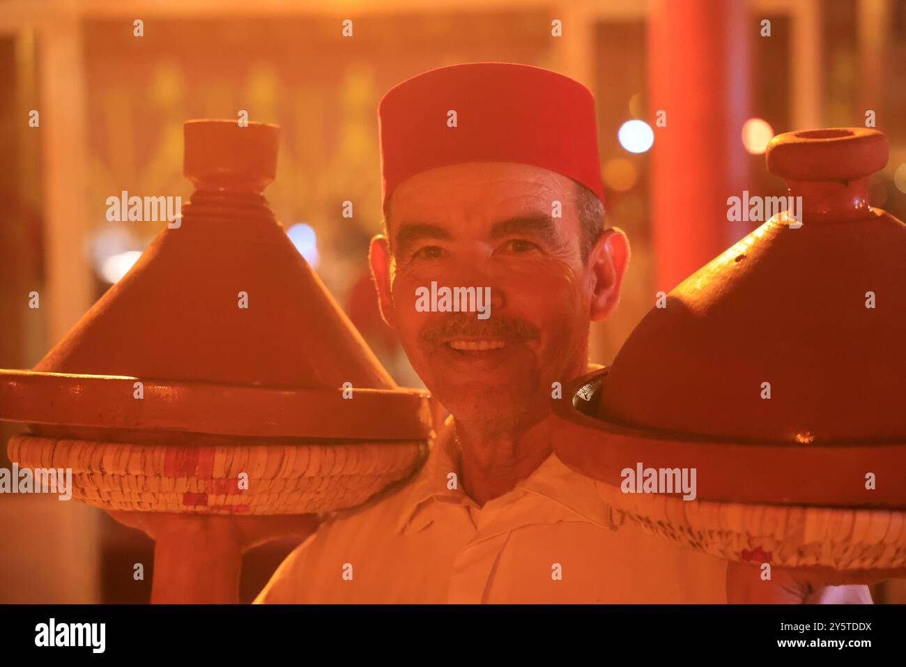 Nourriture et dîner à Marrakech, Maroc. Marrakech, région Marrakech-Safi, Maroc, Afrique du Nord, Maghreb. Crédit : photo de Hugo Martin/Alamy. Banque D'Images