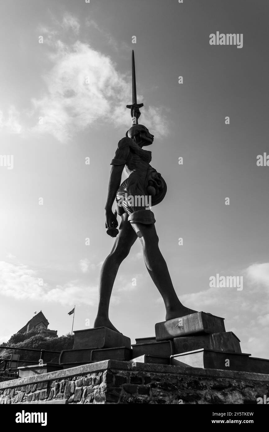 Sculpture de femme au port. Sculpture de Verity au port d'Ilfracombe, Devon, près de la chapelle Saint-Nicolas, Angleterre. Banque D'Images