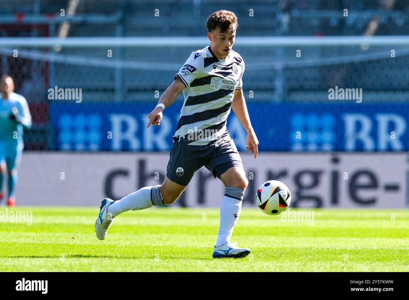 Lucas Wolf (SV Sandhausen, #27) Am Ball, GER, SV Wehen Wiesbaden v. SV Sandhausen, Fussball, 3. Bundesliga, 6. Spieltag, saison 2024/2025, 21.09.2024 LA RÉGLEMENTATION DFB INTERDIT TOUTE UTILISATION DE PHOTOGRAPHIES comme SÉQUENCES D'IMAGES et/ou QUASI-VIDÉO. Foto : Eibner-Pressefoto/Florian Wiegand Banque D'Images