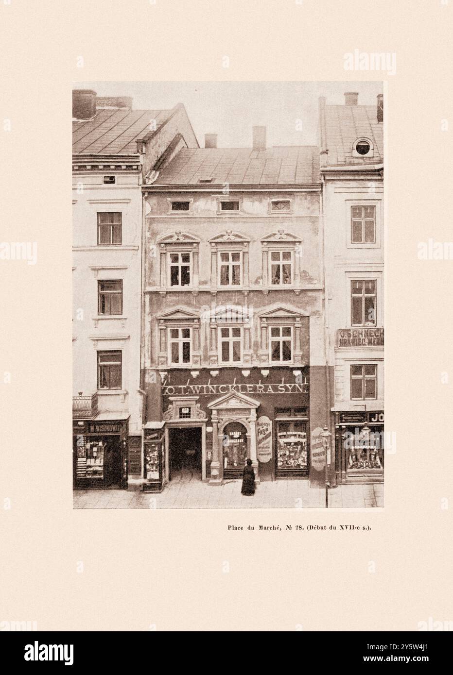 Photo vintage de la place du marché à Lviv (maison du XVIIe siècle). Rynok Square est une place centrale de la ville de Lviv, en Ukraine. Selon les données archéologiques, la place a été planifiée dans la seconde moitié du XIIIe siècle, sous le règne du prince Léon Ier de Galice. Cependant, il existe une longue tradition de dater plus tard l'émergence de la place, associée aux activités du roi polonais Casimir III le Grand. Banque D'Images