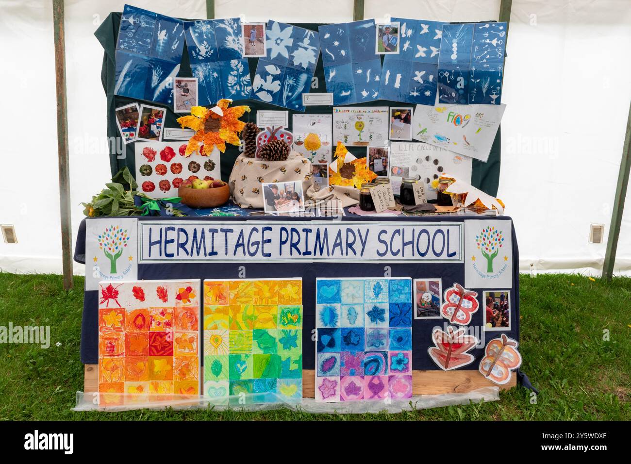 Exposition scolaire au Newbury Show en septembre 2024 montrant des œuvres d'art avec un thème de la nature, l'art de l'école primaire, Berkshire, Angleterre, Royaume-Uni Banque D'Images