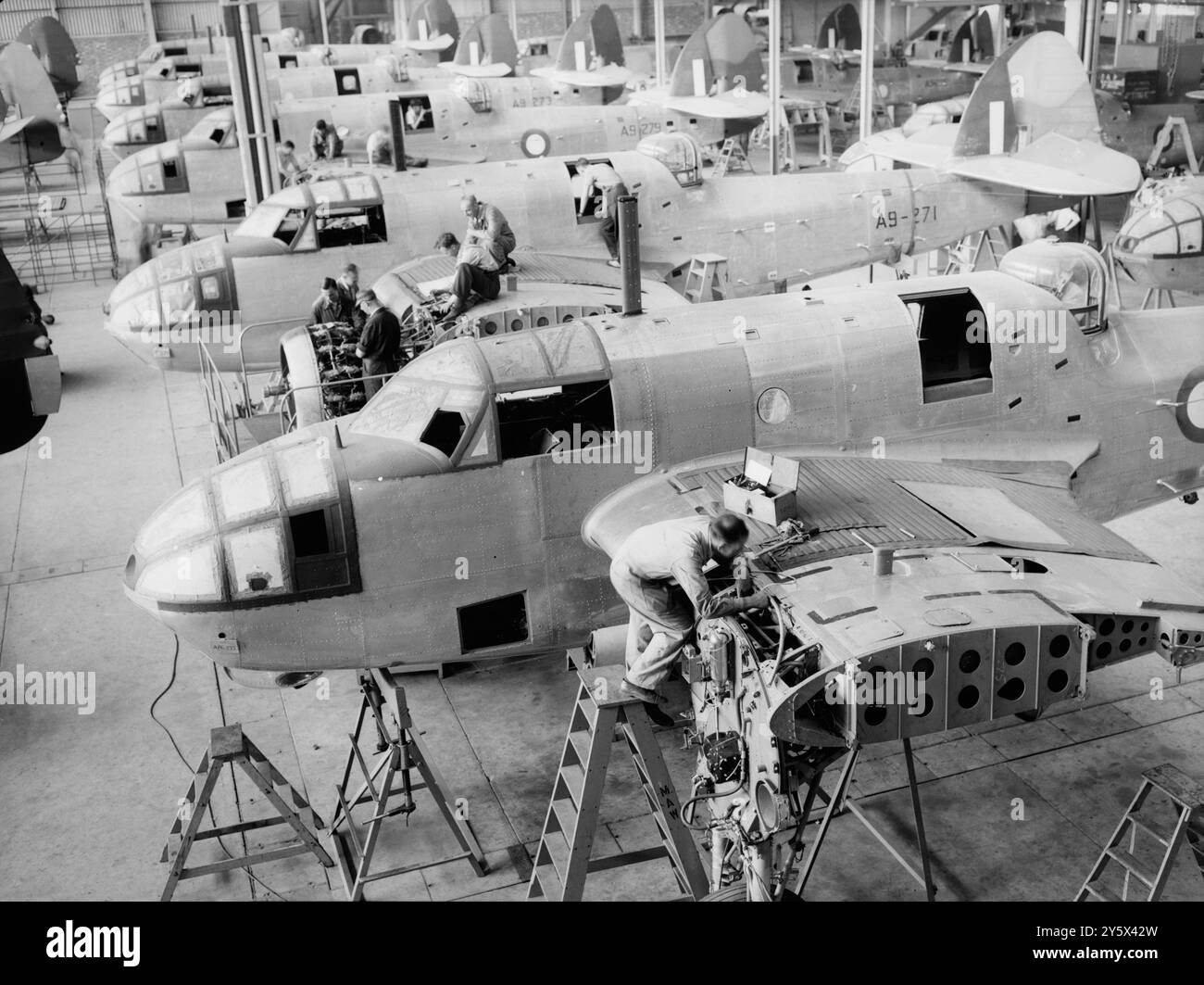 Photo vintage vers 1942 d'un bombardier Bristol Beaufort Mark VIII construit dans l'usine DAP à Fishermans Bend, Melbourne, Australie pour la RAAF ou la Royal Australian Air Force Banque D'Images