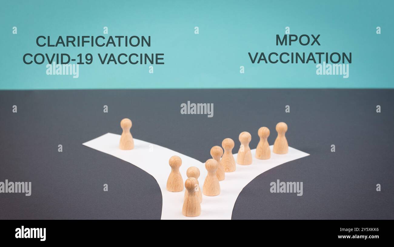 Foule de gens suivent le chemin de la vaccination mpox, on veut des éclaircissements sur le vaccin covid-19, la propagande, la théorie du complot, les médias et la manipulation Banque D'Images
