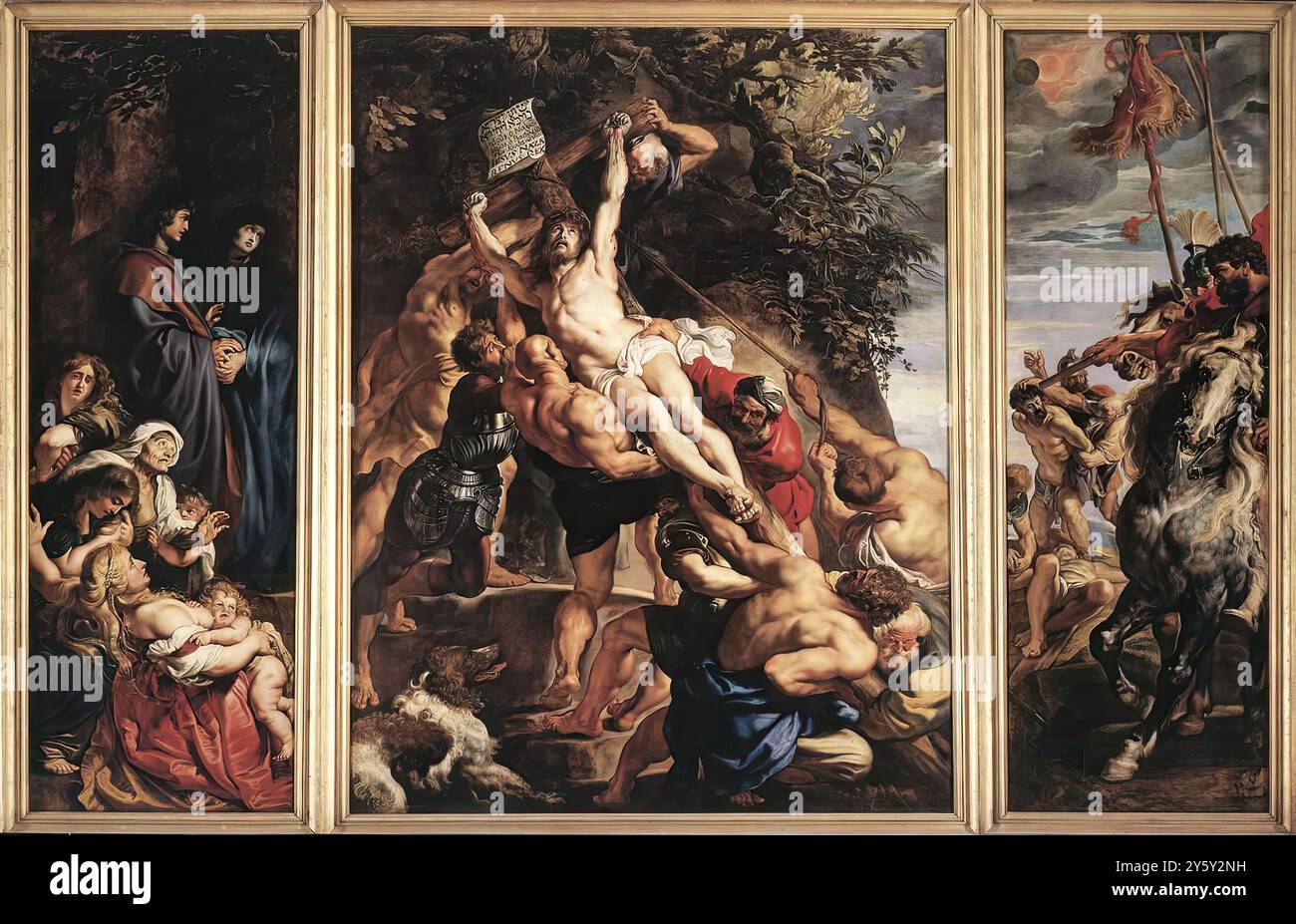 RUBENS, Pieter Pauwel (né en 1577, Siegen, décédé en 1640, Anvers) relèvement de la croix 1610 huile sur panneau, 460 x 340 cm (panneau central), 460 x 150 cm (ailes) O.-L. Vrouwekathedraal, Anvers Rubens peint le triptyque du maître-autel de l'église Saint-Walpurgis d'Anvers, démolie en 1817. Cela explique l'inclusion d'Amand, Walpurgis et Eligius à l'arrière des ailes. Le triptyque marqua l'introduction sensationnelle du style baroque par Rubens dans le nord des branchés La composition diagonale est pleine de dynamisme et de couleurs animées. L'artiste venait de rentrer d'Italie, w Banque D'Images