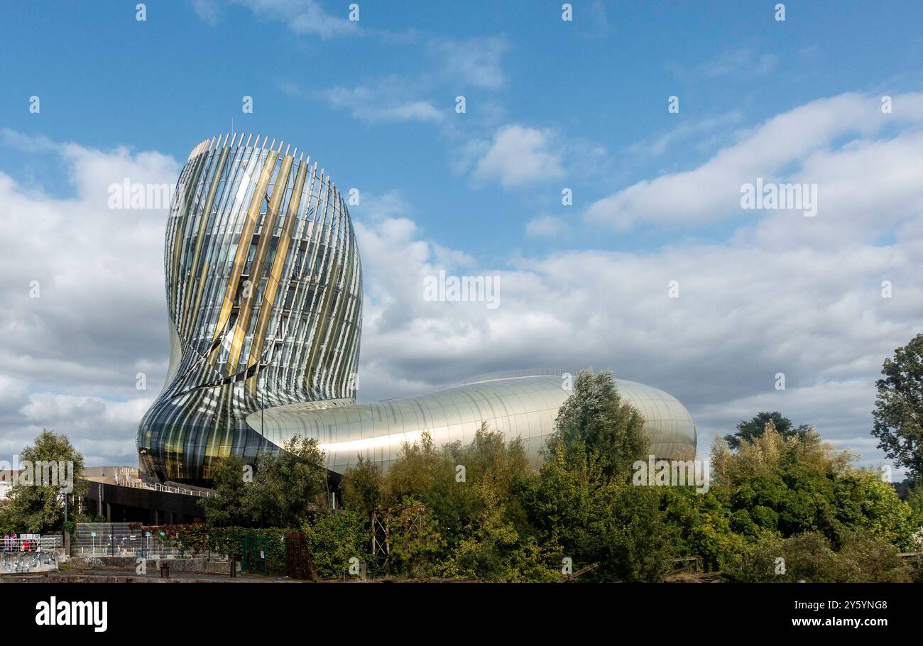 L'architecture moderne de la Cité du vin, le musée du vin à Bordeaux. Banque D'Images