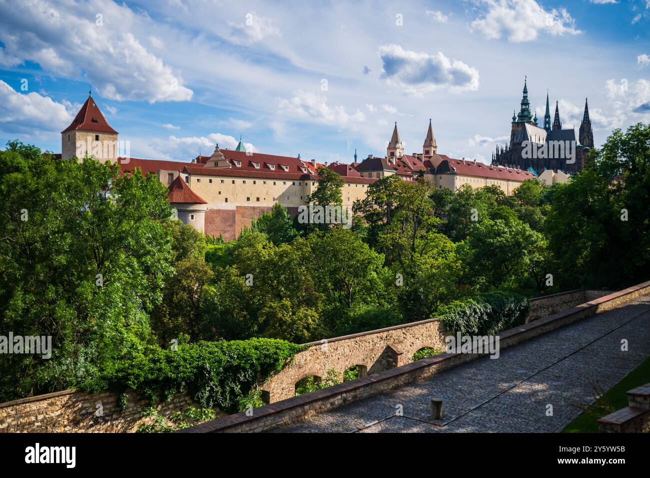 Vue sur le château de Prague depuis le palais d'été de la reine Anne, Prague Banque D'Images