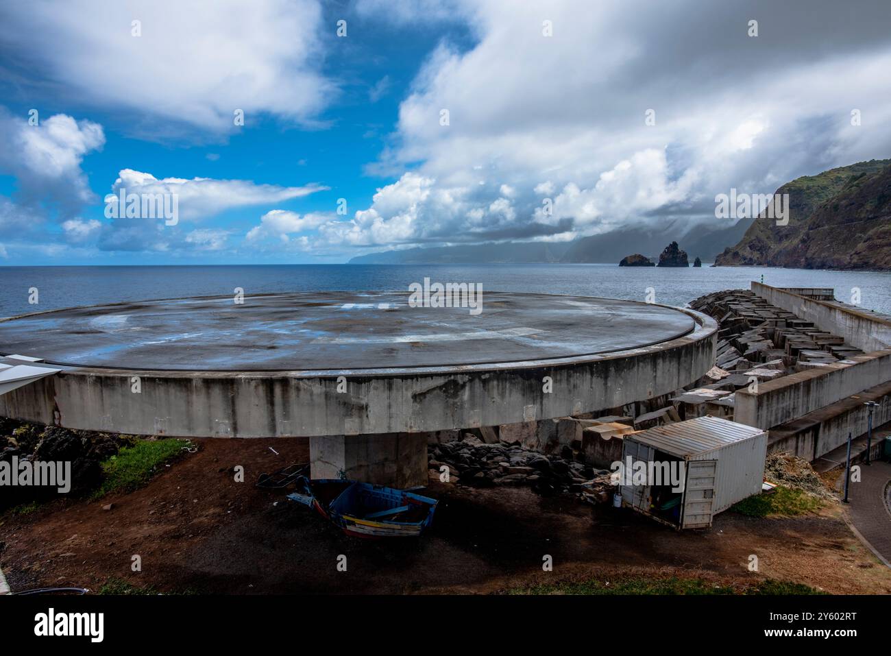 Plate-forme d'atterrissage d'urgence pour hélicoptères dans le nord de Madère Portugal Banque D'Images