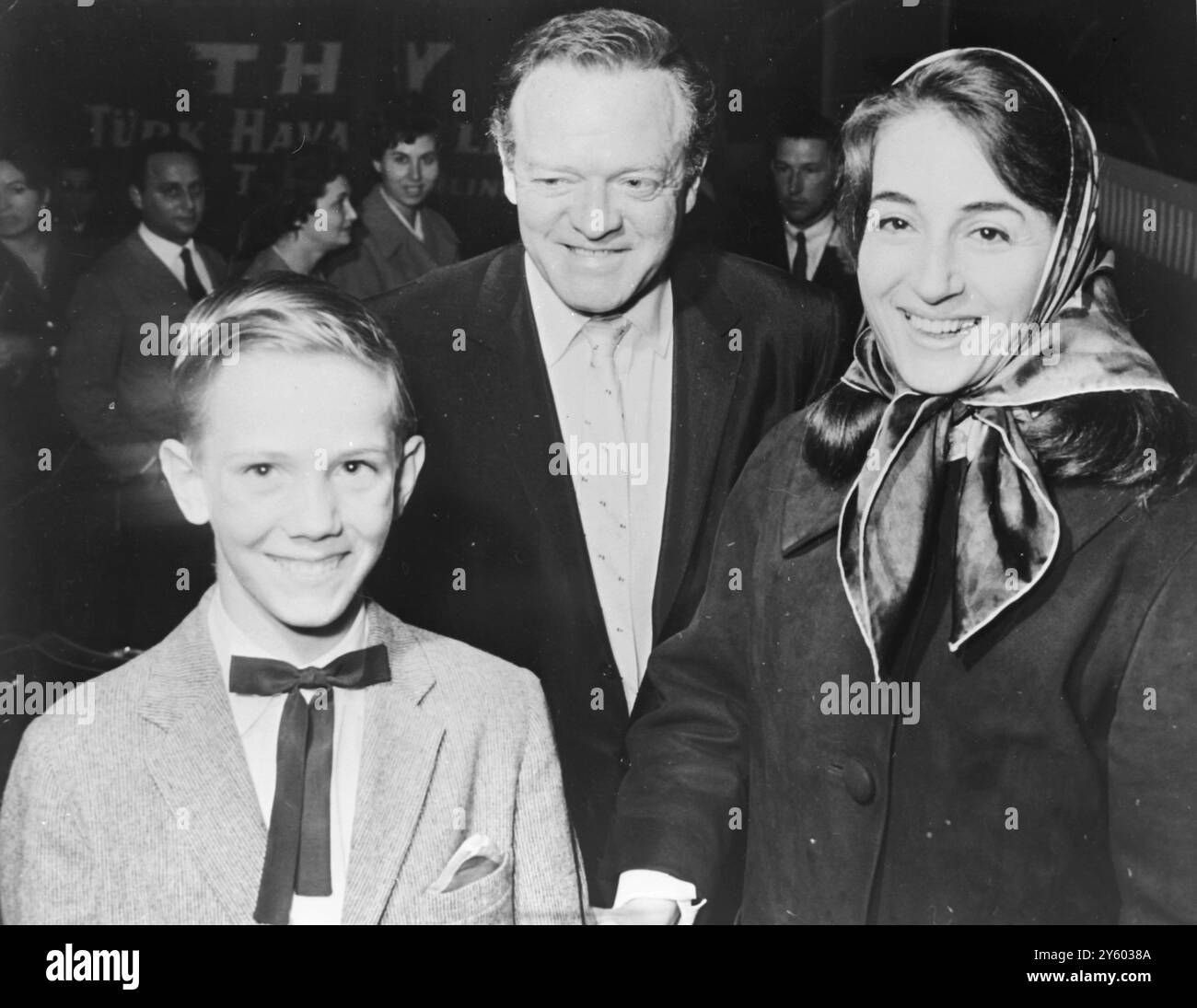 L'ACTEUR AMÉRICAIN VAN HEFLIN AVEC ELLIE LAMBETTI ET LE GARÇON MICHAEL STELLMAN À ROME LE 15 MARS 1961 Banque D'Images