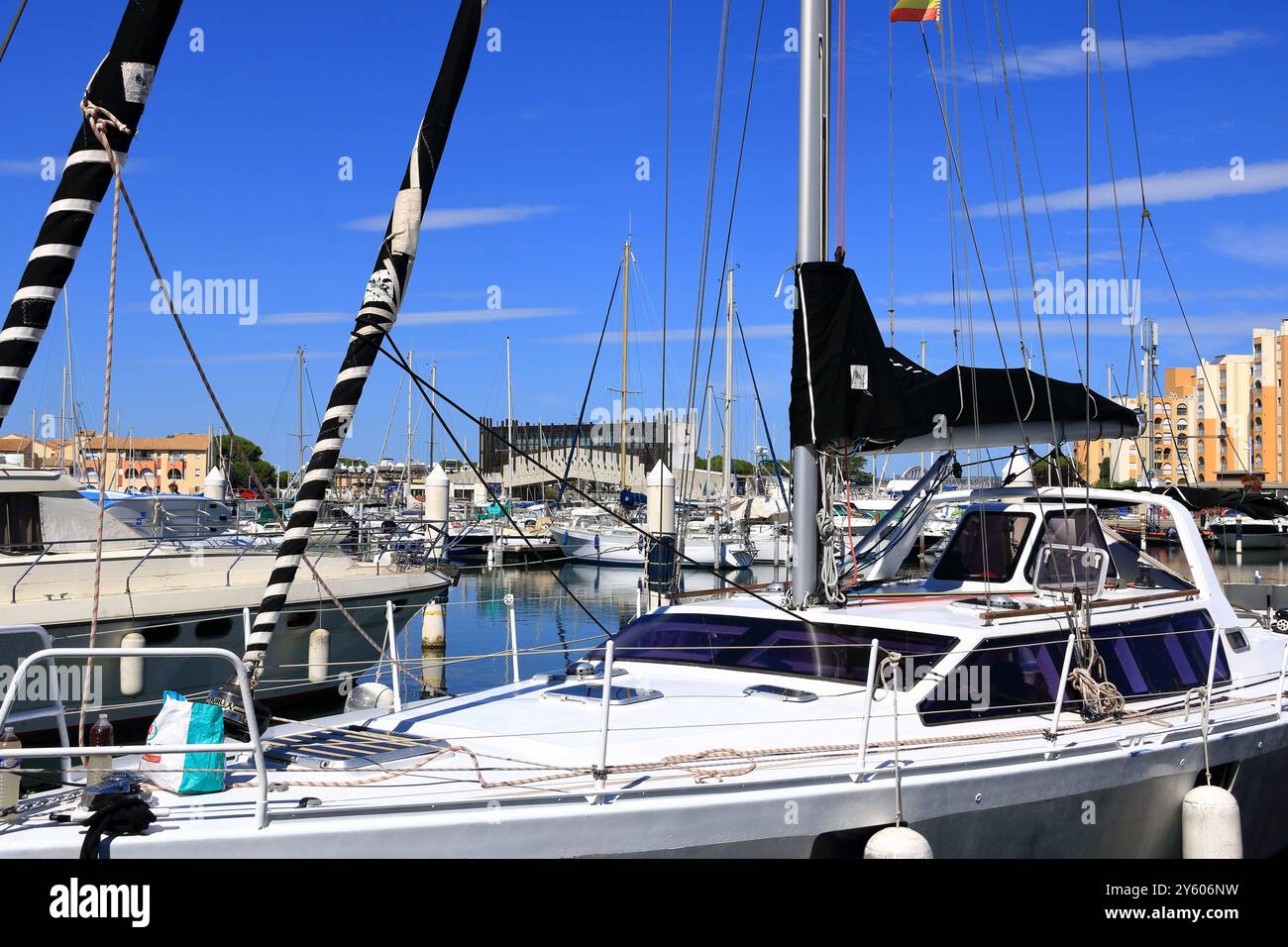 Carnon, Palavas-les-Flots, Montpellier en France - août 25 2024 : marina près de Montpellier avec de nombreux bateaux sur l'eau Banque D'Images