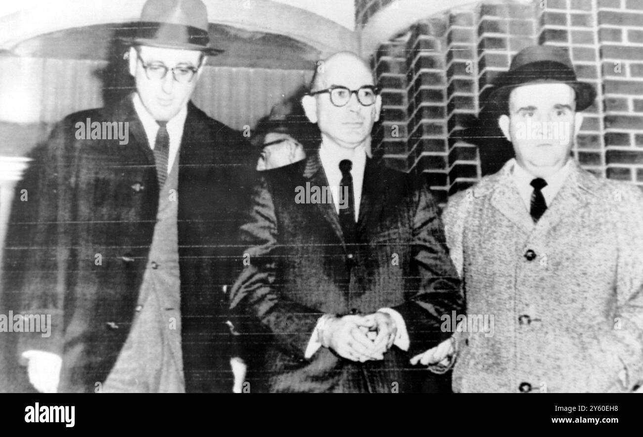 LAW & ORDER MAN LED COURT ACCUSÉ DE VOL DE DOCUMENTS TOP SECRET 30 DÉCEMBRE 1960 Banque D'Images