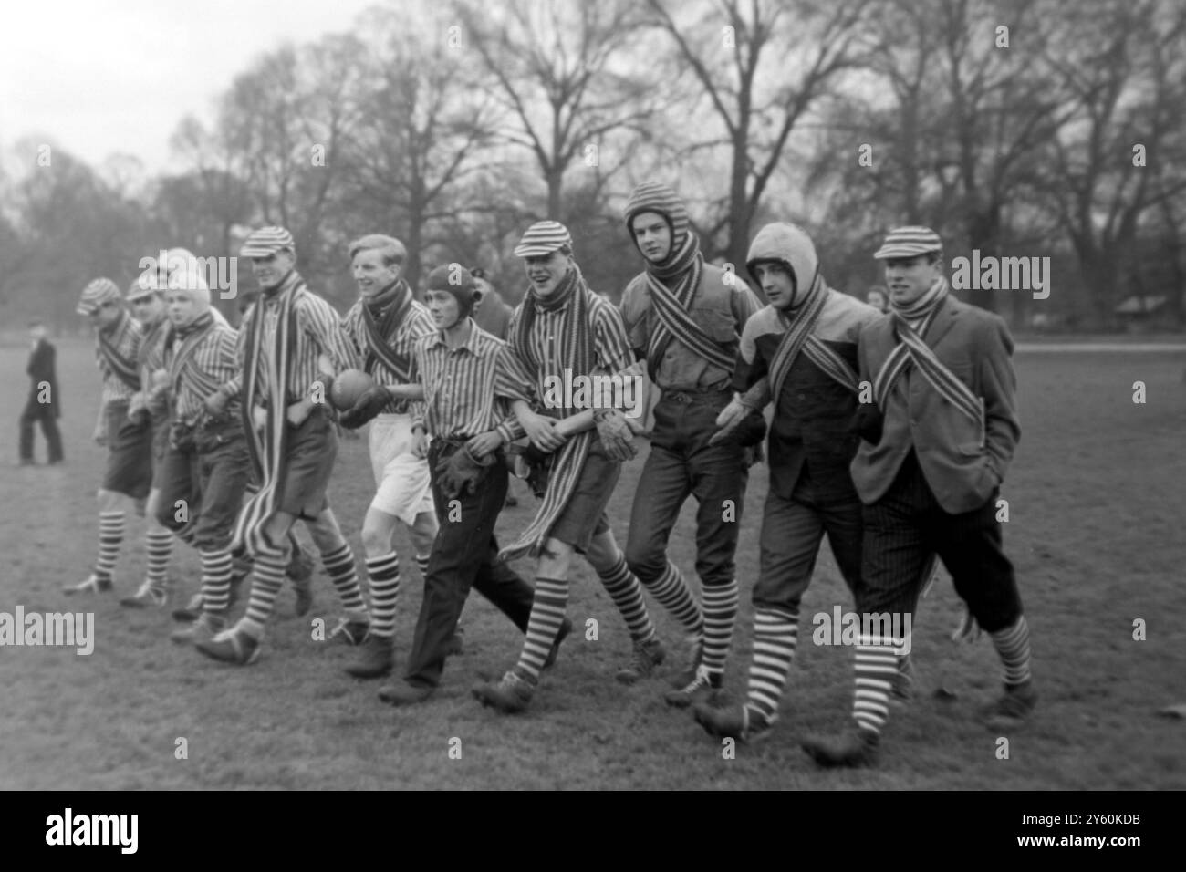 JEU DE MUR ANNUEL D'ETON COLLEGE BERKSHIRE 30 NOVEMBRE 1960 Banque D'Images