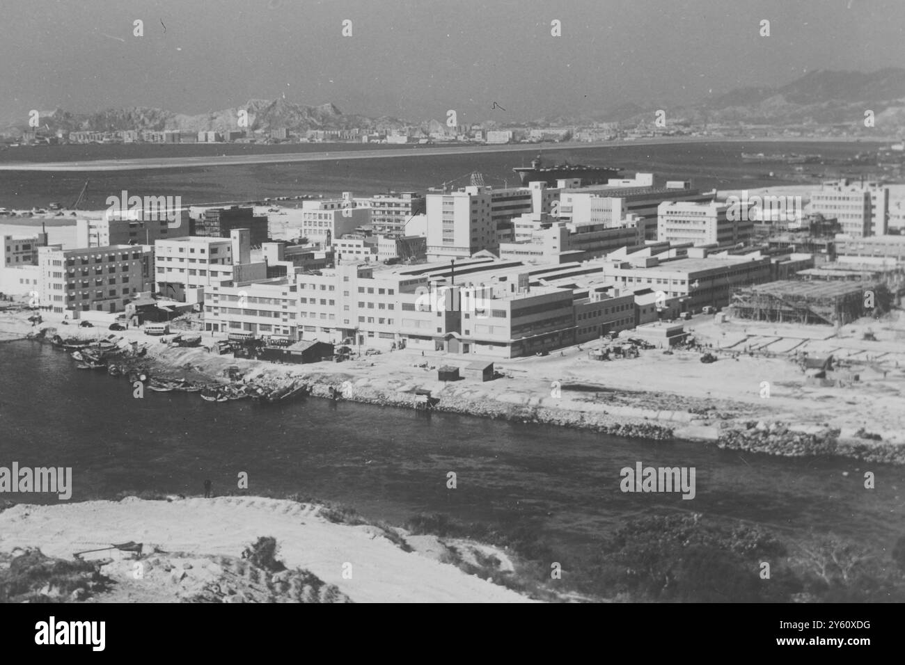 INDUSTRIE TERRAINS INDUSTRIELS CONSTRUITS SUR DES TERRAINS RÉCUPÉRÉS 7 OCTOBRE 1960 Banque D'Images