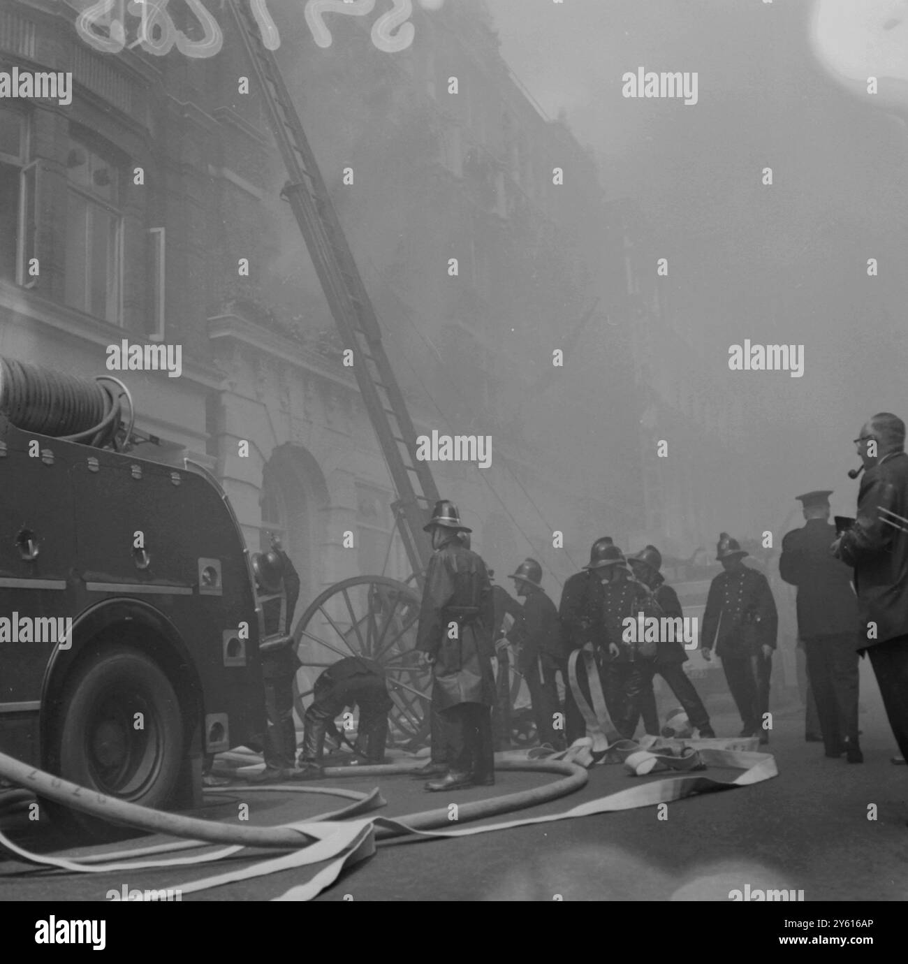 INCENDIE À ST MARTINS LANE LONDRES LE 22 JUILLET 1960 Banque D'Images