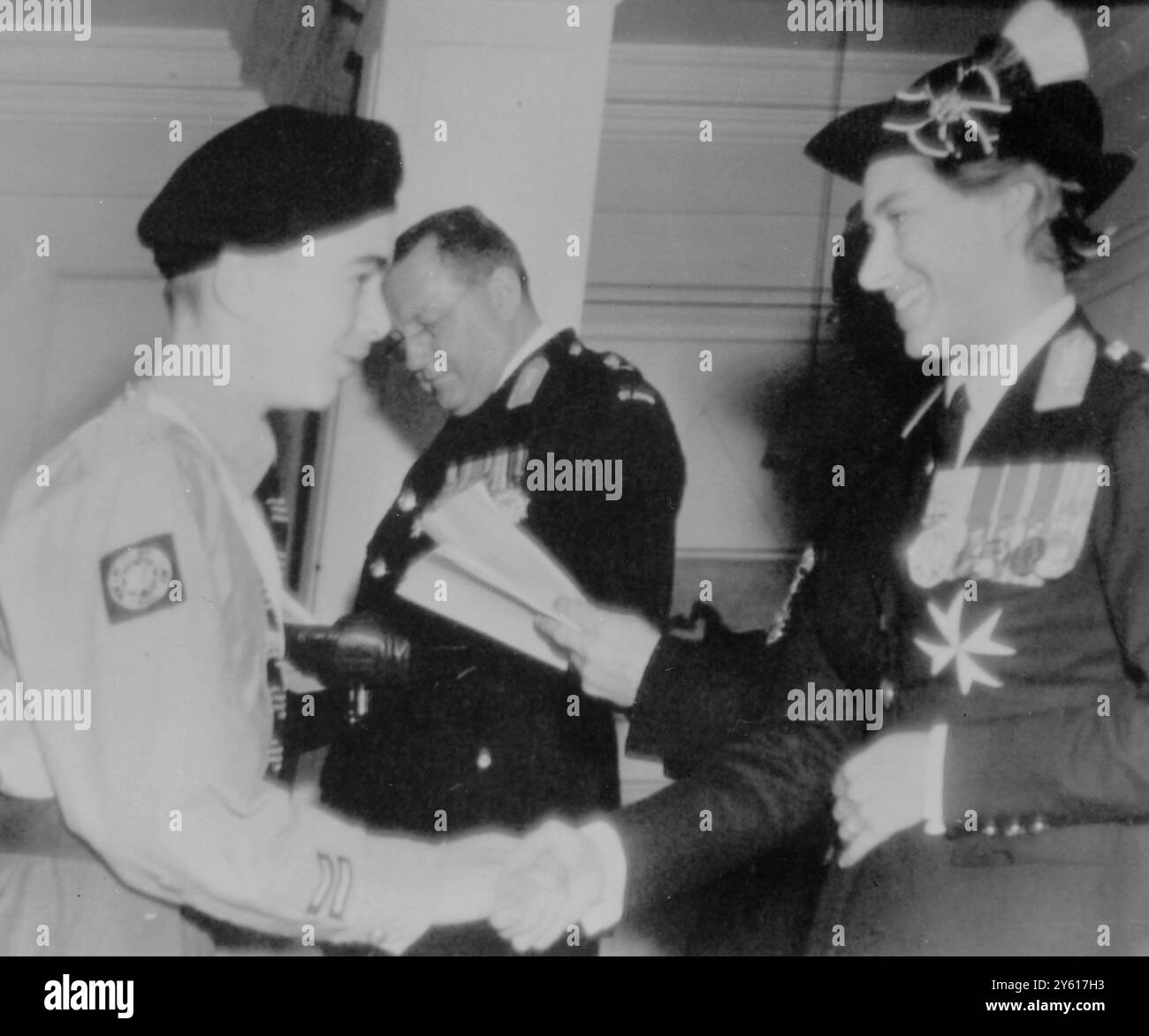 LA PRINCESSE MARGARET SE LÈVE AVEC LA BRIGADE D'AMBULANCE ST JOHNS LE 9 JUILLET 1960 Banque D'Images