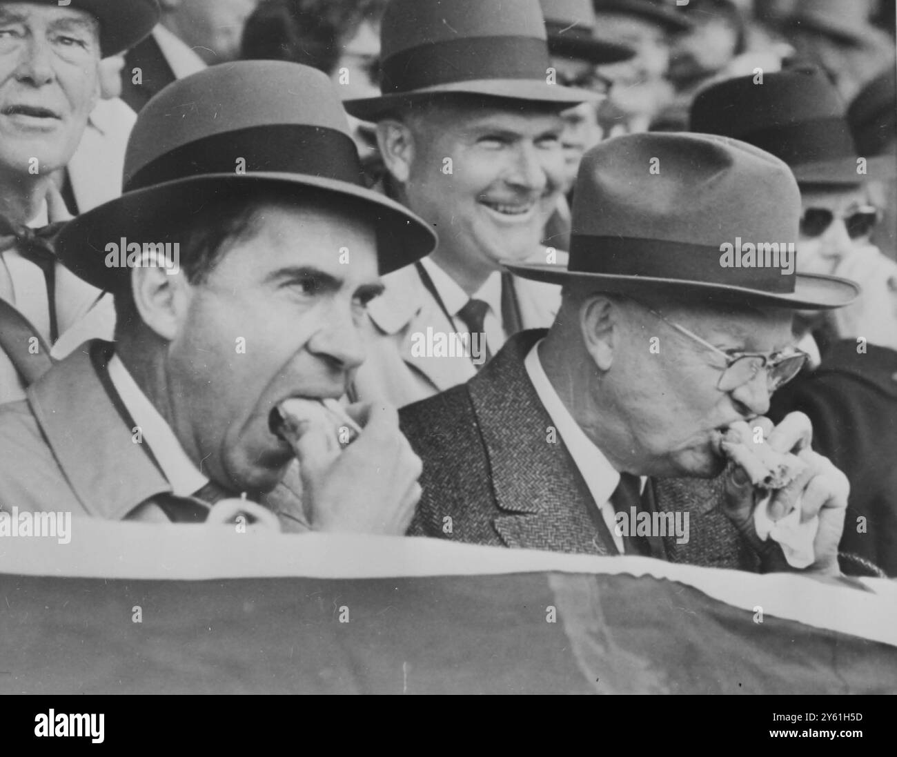 BASEBALL EISENHOWER PRÉSIDENT ET NIXON MATCH D'OUVERTURE 20 AVRIL 1960 Banque D'Images