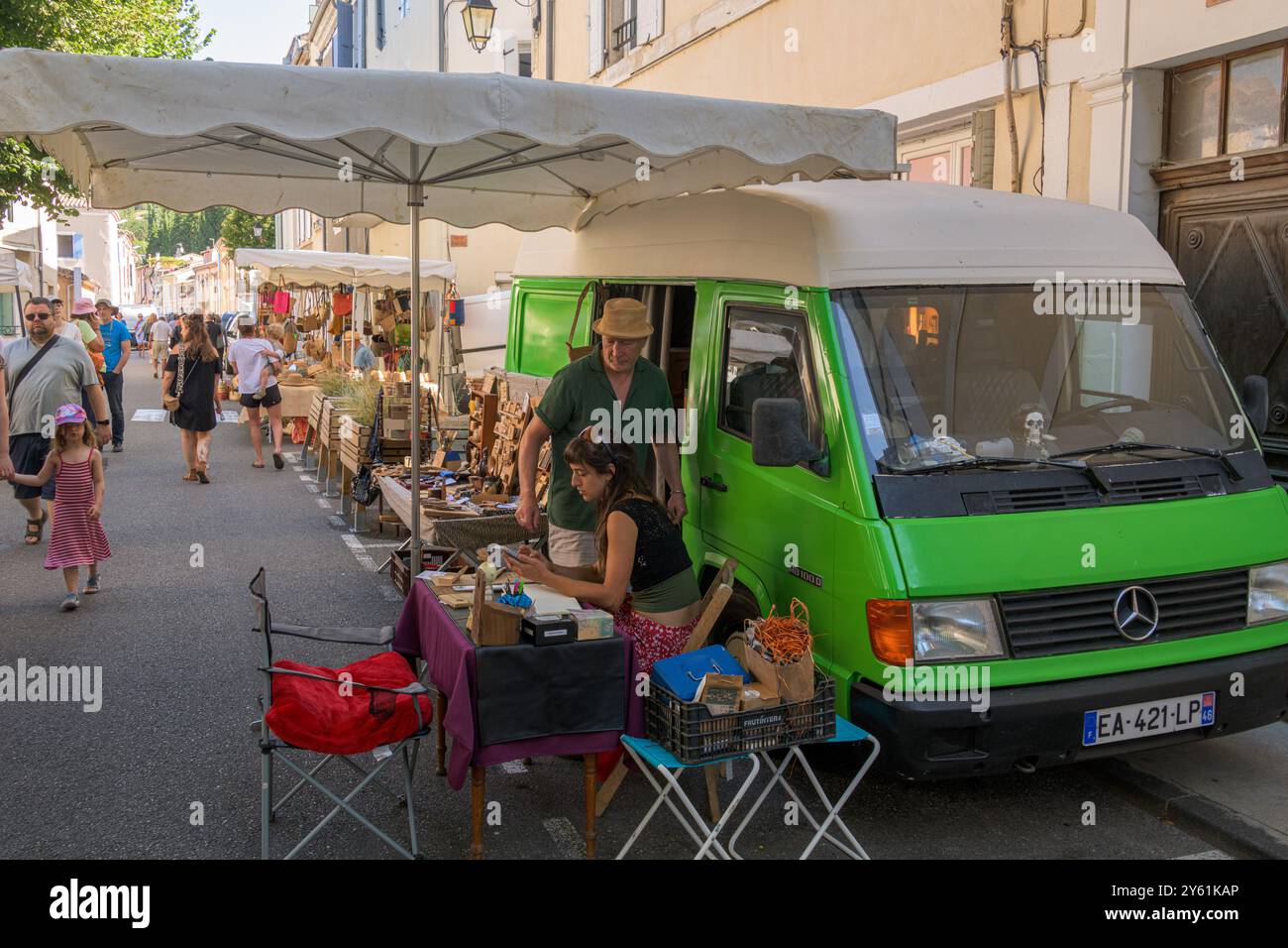 Une transaction de blocage de marché à Dieulefit, Auvergne-Rhône-Alpes, France. Banque D'Images