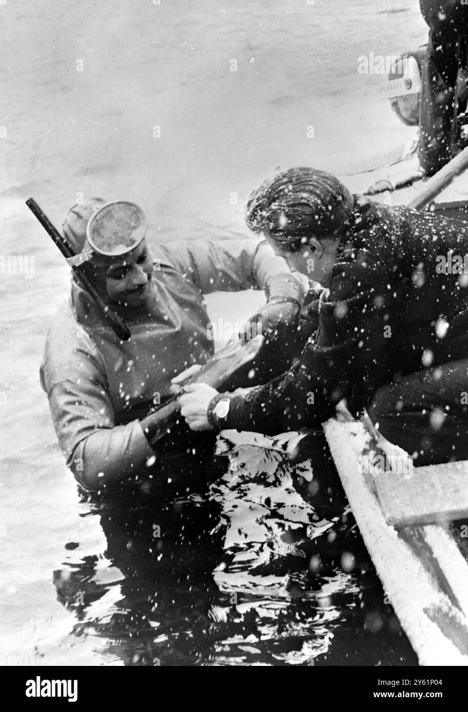 CAPITAINE COMMANDO FRANÇAIS LOUIS LOURMAIS NAGER 600 MILES CONSEILLÉS / 8 MARS 1960 Banque D'Images