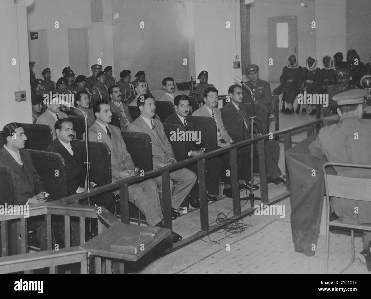 PREMIER TRIBUNAL DE SÛRETÉ DE L'ETAT CONTRE LES DIX-SEPT PERSONNES ACCUSÉES DE CONSPIRATION CONTRE LA SÛRETÉ DE L'ETAT 2 FÉVRIER 1960 Banque D'Images