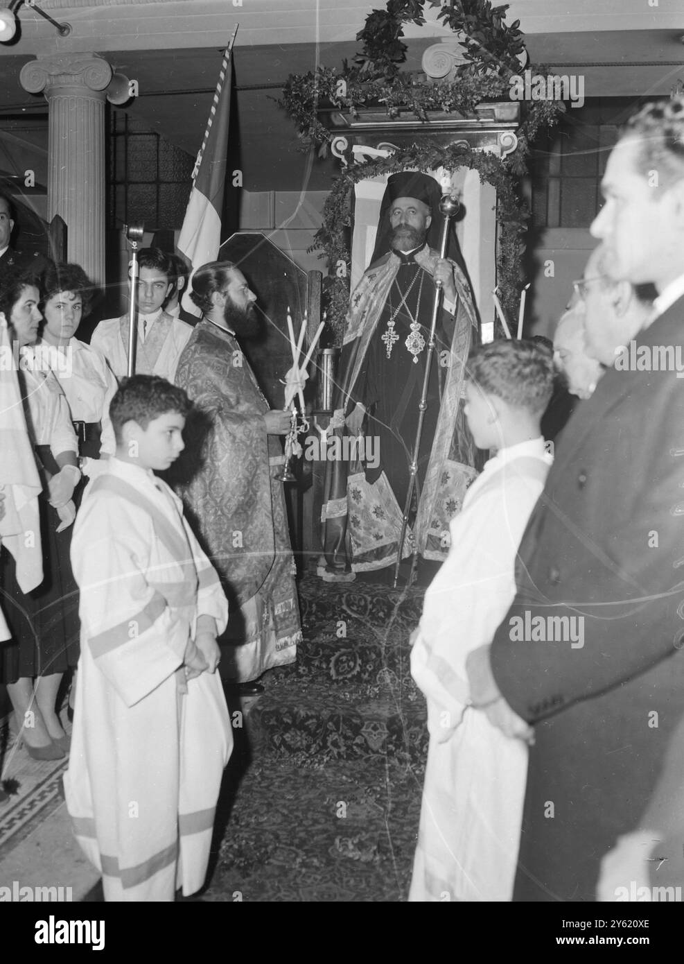 MGR MAKARIOS ASSIS SUR UN TRÔNE DANS L'ÉGLISE ORTHODOXE GRECQUE DE TOUS LES SAINTS LE 24 JANVIER 1960 Banque D'Images