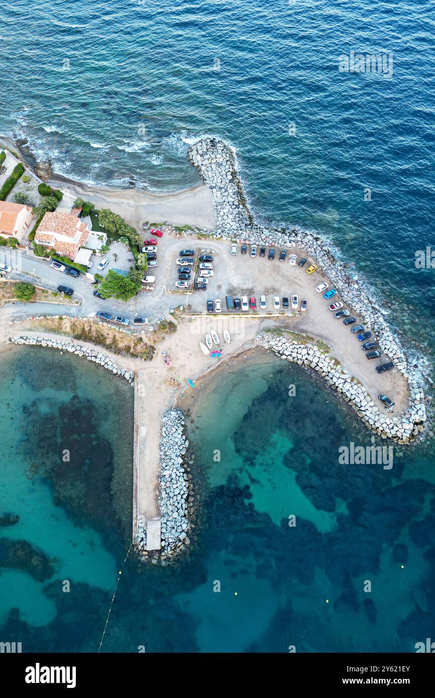 Drone photo de plage D'Arpillon dans les Issmbres, Var, Provence-Alpes-Côte d'Azur, France. Banque D'Images