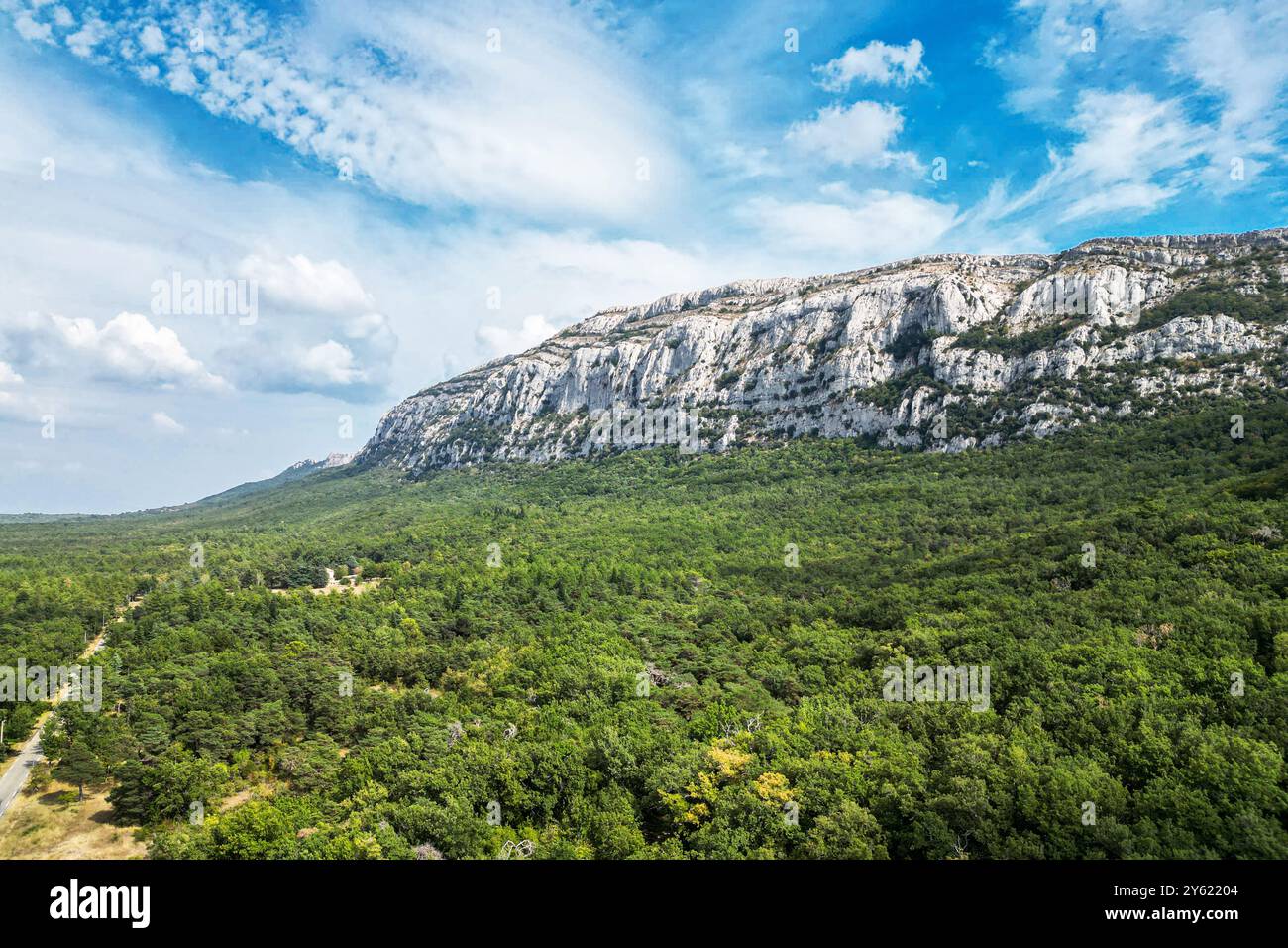 Falaises calcaires dans le Parc naturel régional de Sainte-Baume, dans le Var. Banque D'Images