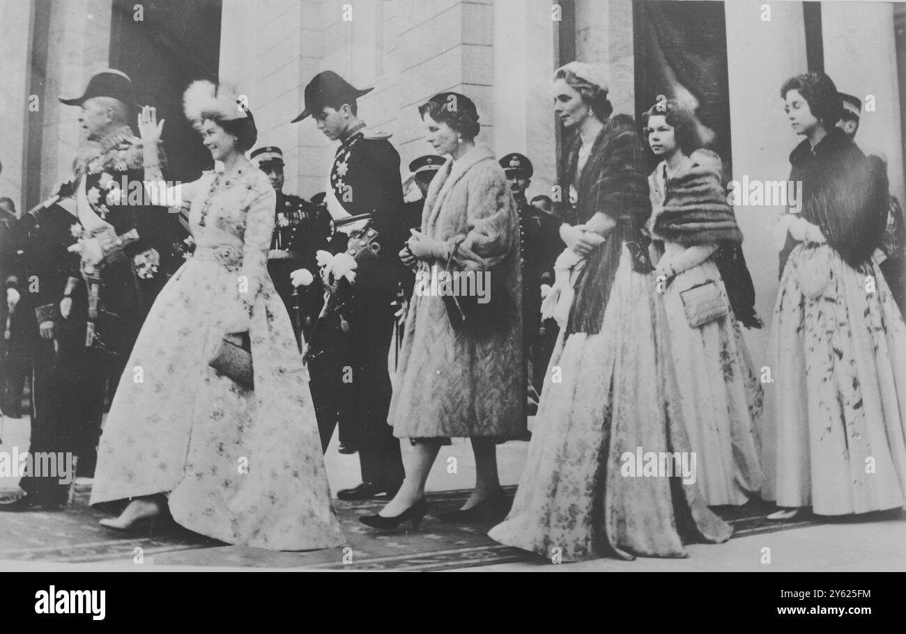 LA FAMILLE ROYALE GRECQUE ASSISTE AU TE DEUM DU NOUVEL AN À LA CATHÉDRALE D'ATHÈNES LE 4 JANVIER 1960 Banque D'Images