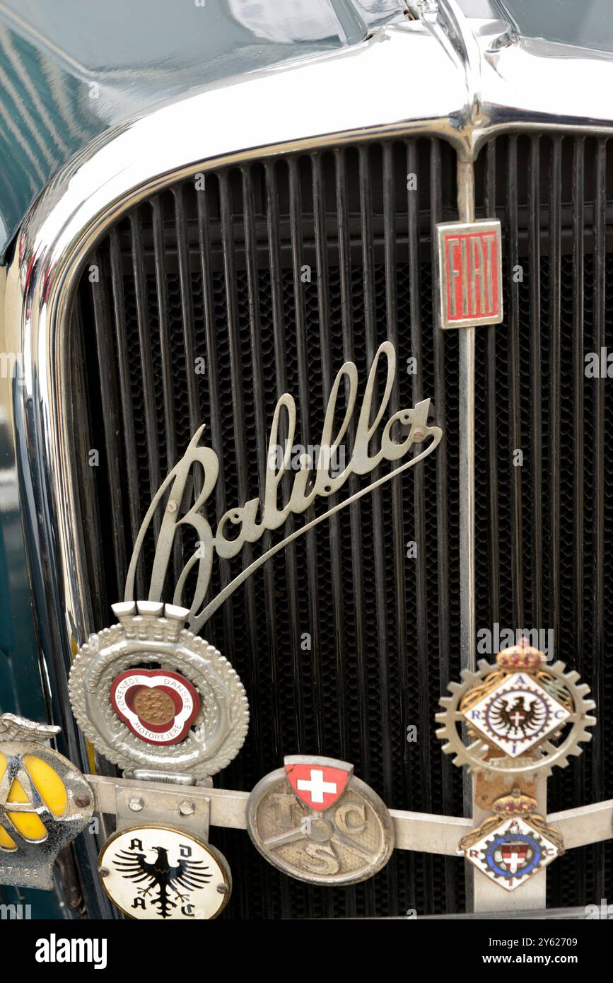 Fiat Balilla voiture italienne de 1935 radiateur avant avec détails de badges Banque D'Images