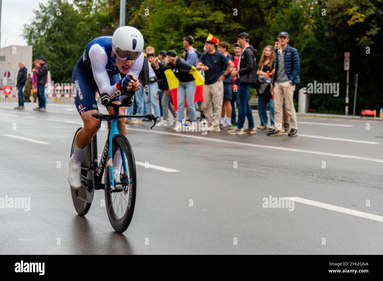 Zurich, Suisse. 23 septembre 2024. Arthur Blaise de France participe au contre-la-montre individuel masculin U23 lors des Championnats du monde sur route et para-cyclisme sur route UCI Zurich 2024. Crédit : Fabienne Koch/Alamy Live News. Banque D'Images