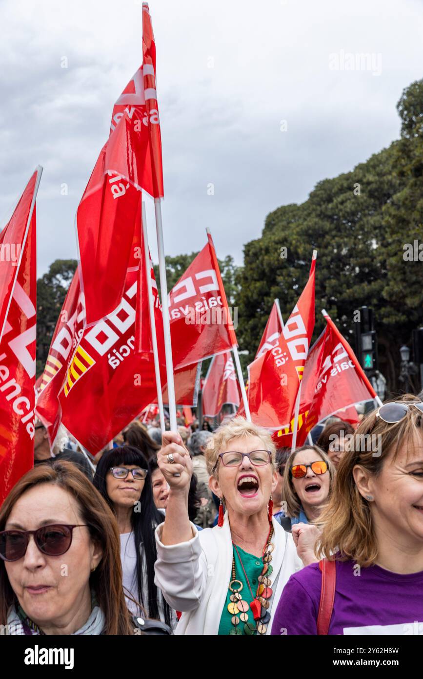 Manifestants dans les rues de Valence, Espagne le 1er mai 2024, Journée internationale des travailleurs. Banque D'Images