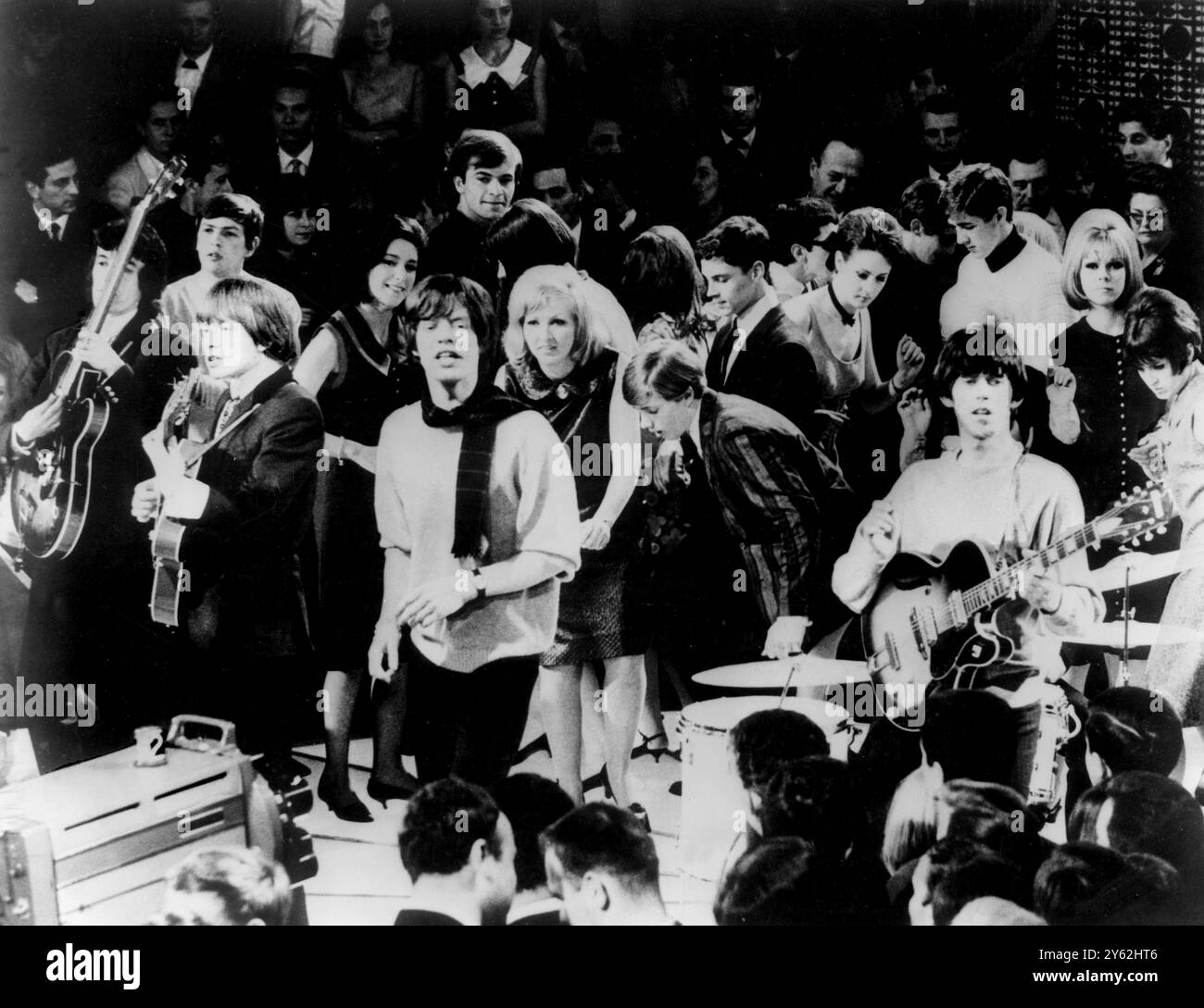 Les Rolling Stones se produisent à 'Ready Steady Go' pendant le TV Golden Rose Festival, Montreux, Suisse le 21 avril 1964 Banque D'Images