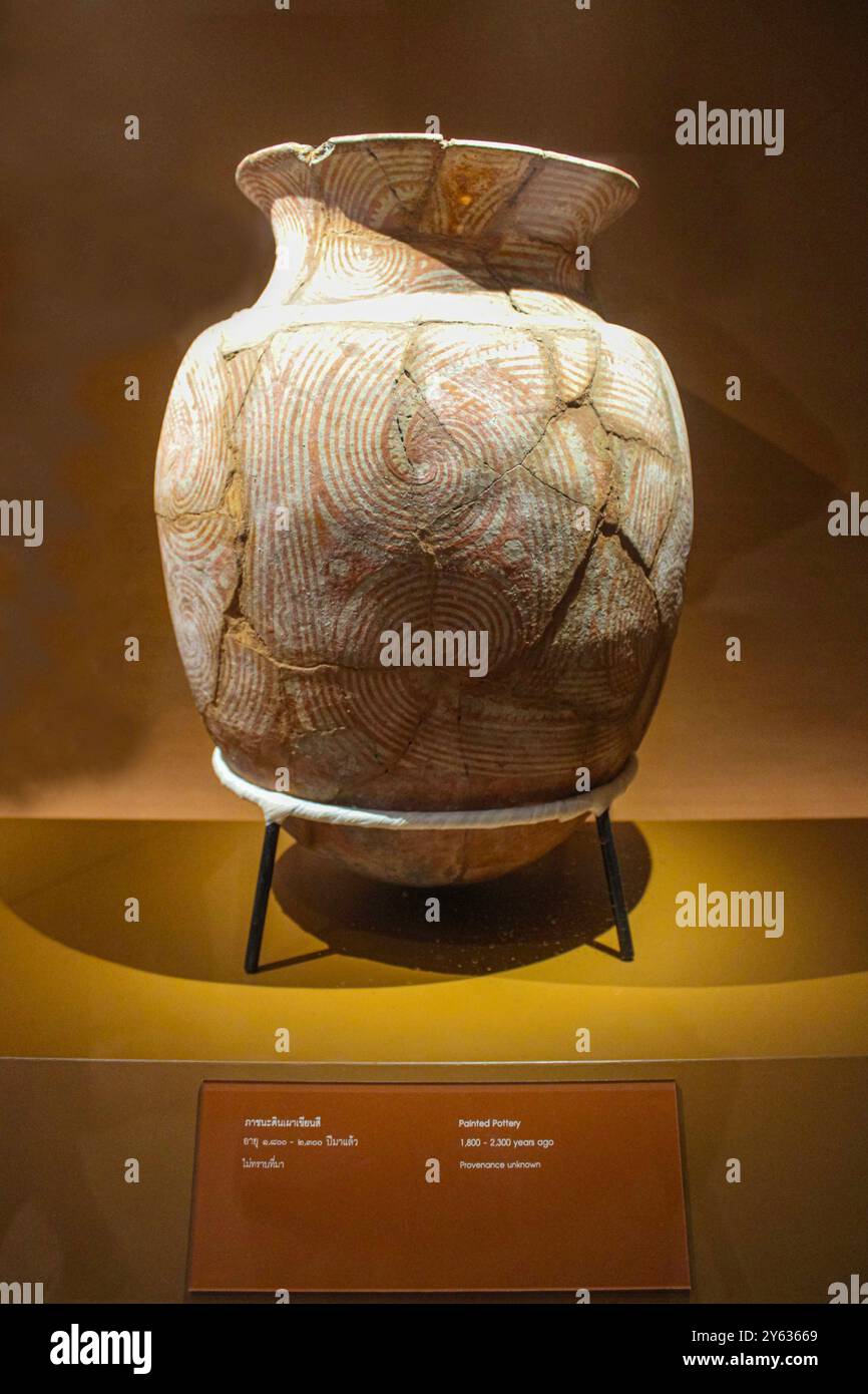 Bangkok, Thaïlande, Asie du Sud-est, Asie. Musée national de Bangkok. Poterie peinte 300 BC - 200 AD, provenance inconnue. Banque D'Images Bangkok, Thaïlande, Asie du Sud-est, Asie. Musée national de Bangkok. Poterie peinte 300 BC - 200 AD, provenance inconnue. Banque D'Images