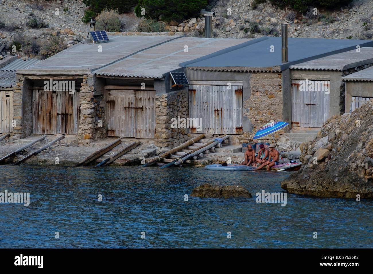 Cabanes à bateaux, es Portitxol, municipalité de Sant Joan de Labritja, Ibiza, Îles Baléares, Espagne. Banque D'Images